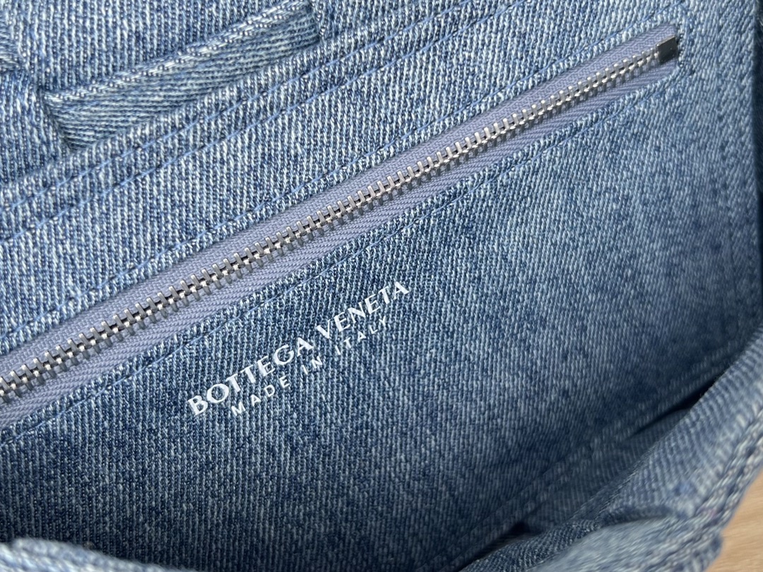 Bottega Veneta Cassette Bag-23x15x6CM