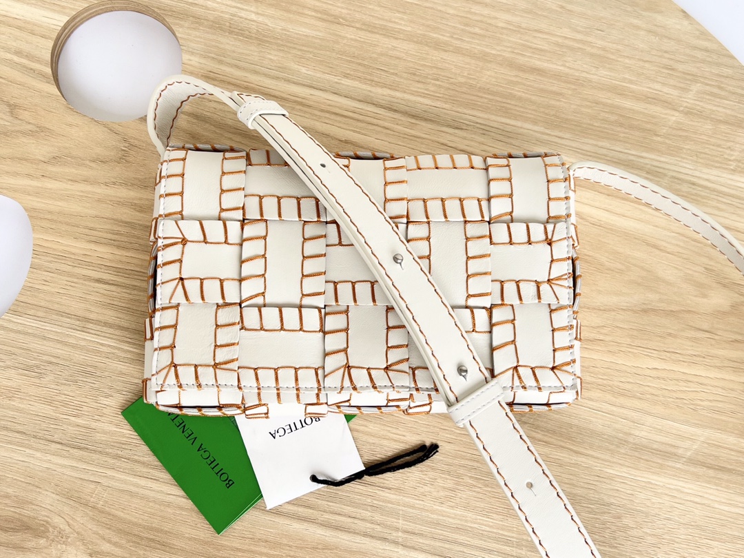 Bottega Veneta Cassette Bag-23x15x6CM