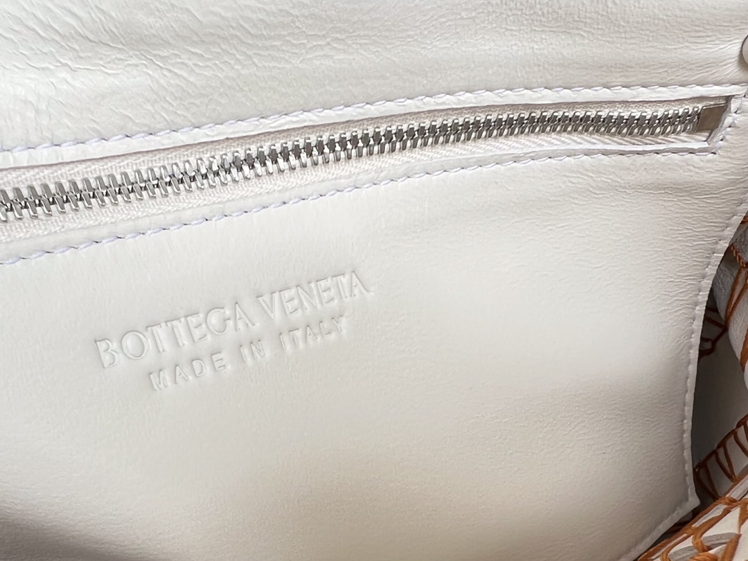 Bottega Veneta Cassette Bag-23x15x6CM