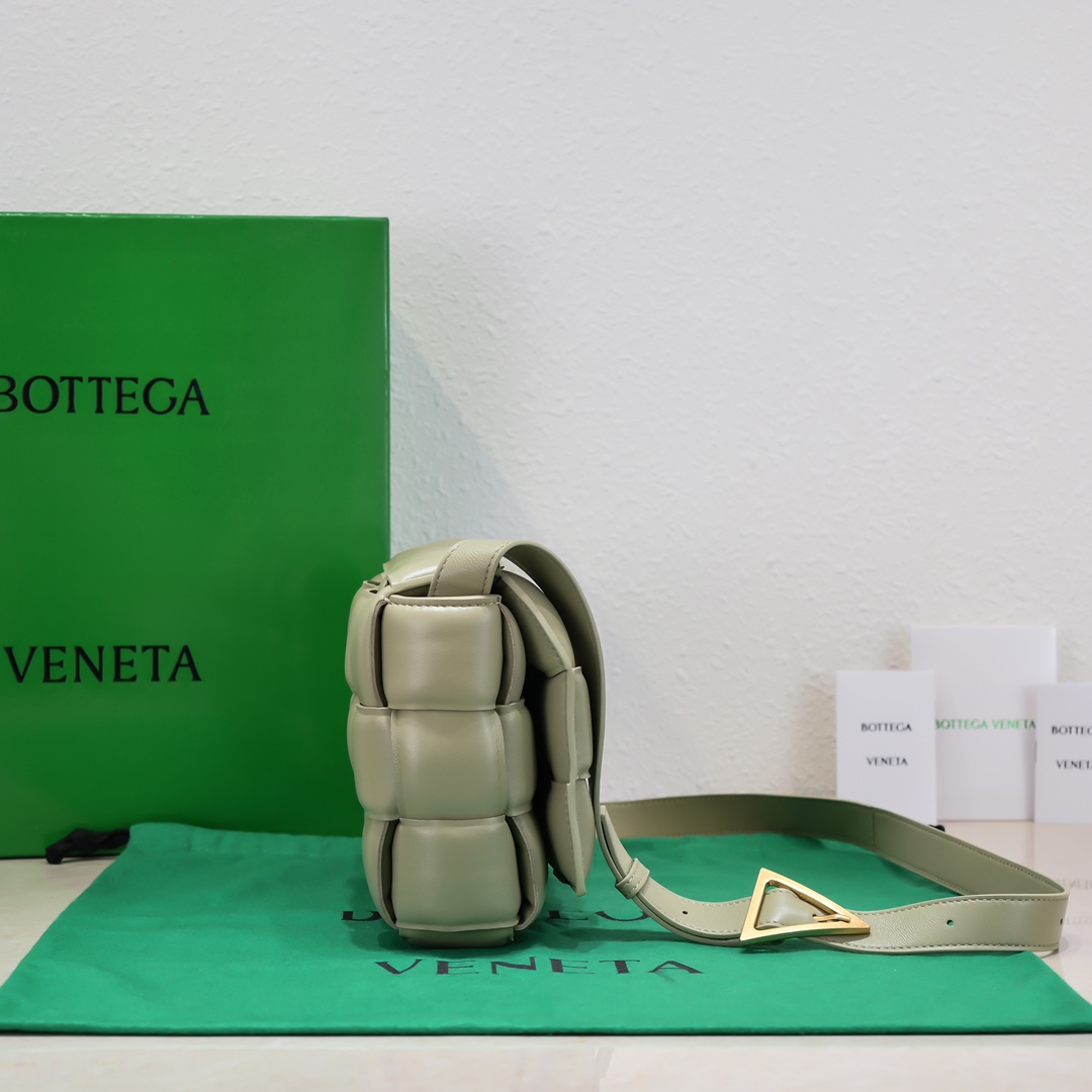 Bottega Veneta Padded Cassette Bag-26*18*8CM