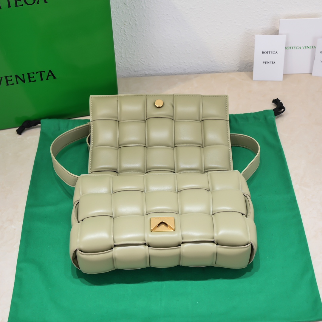 Bottega Veneta Padded Cassette Bag-26*18*8CM