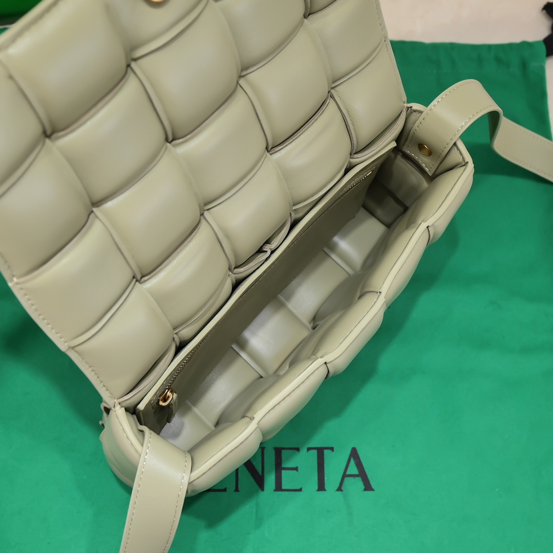 Bottega Veneta Padded Cassette Bag-26*18*8CM