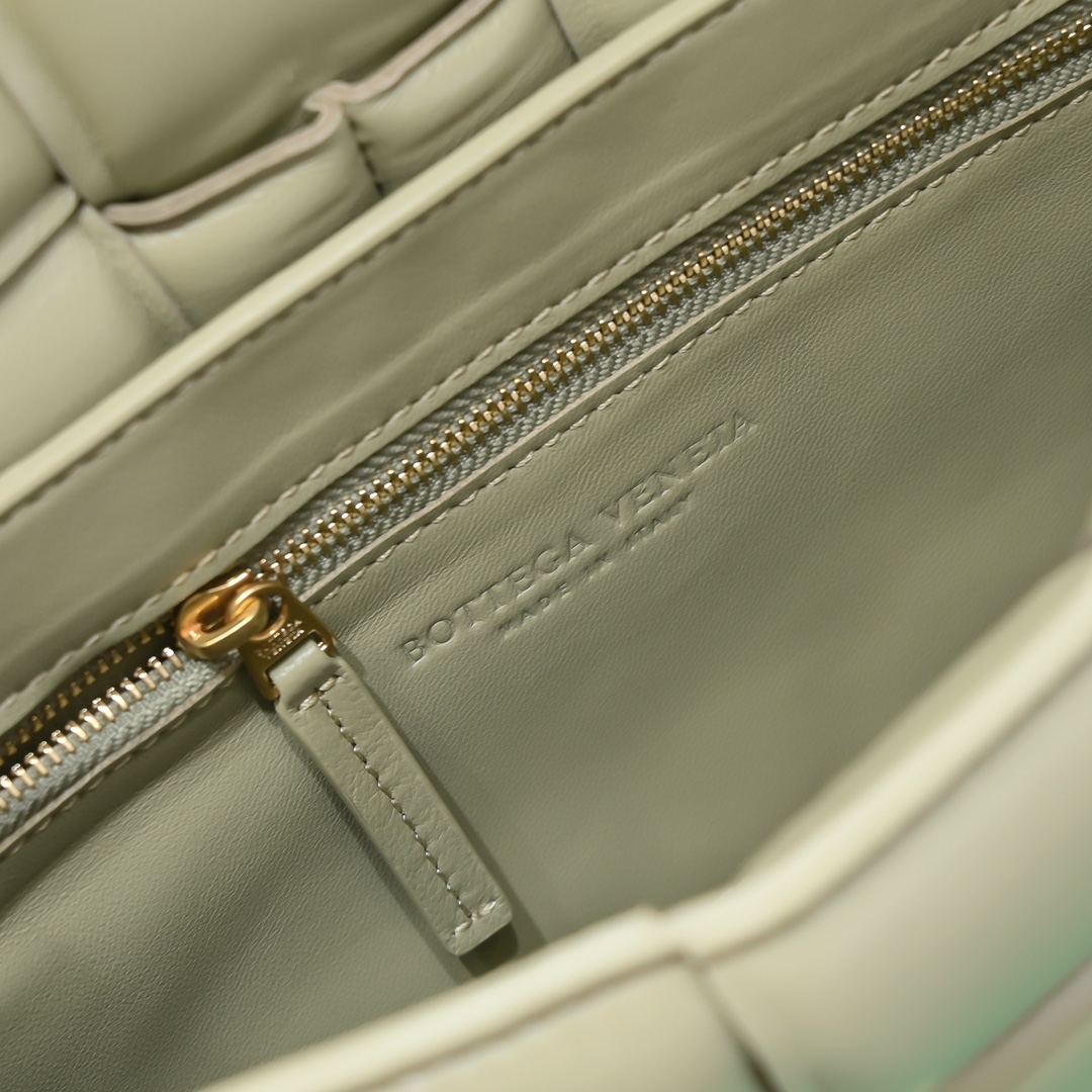 Bottega Veneta Padded Cassette Bag-26*18*8CM
