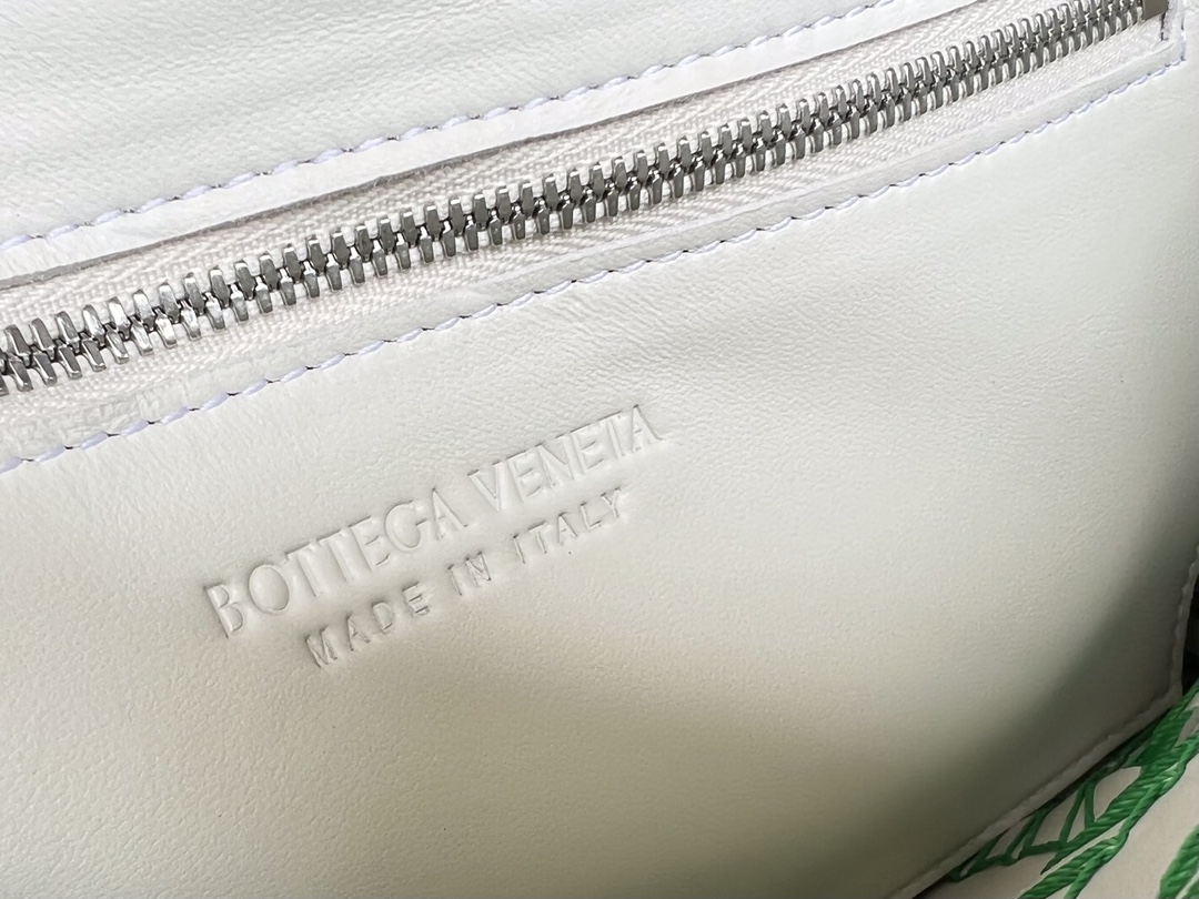 Bottega Veneta Cassette Bag-23x15x6CM