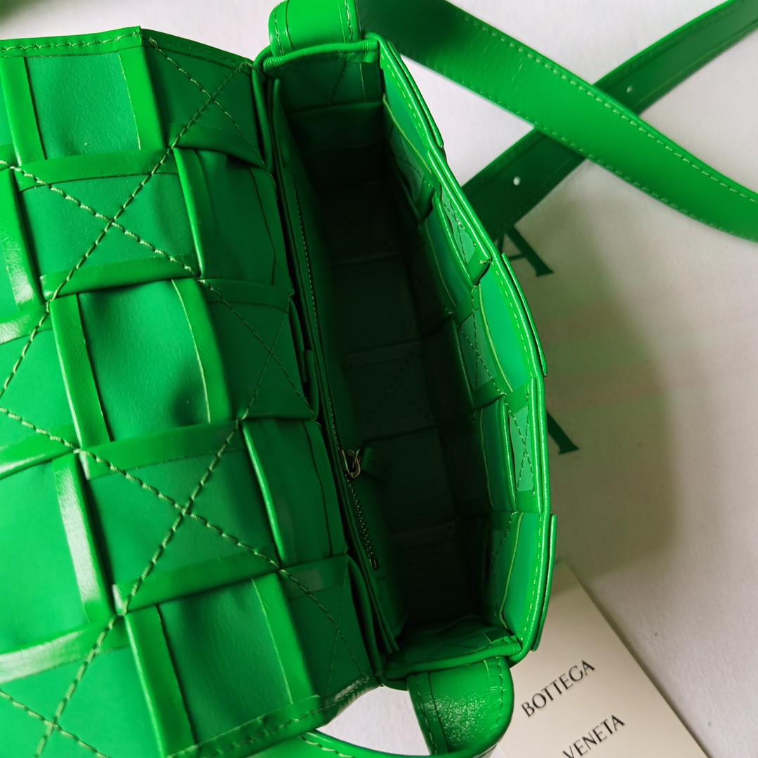 Bottega Veneta Cassette Bag-17.5×10.5×3.5CM