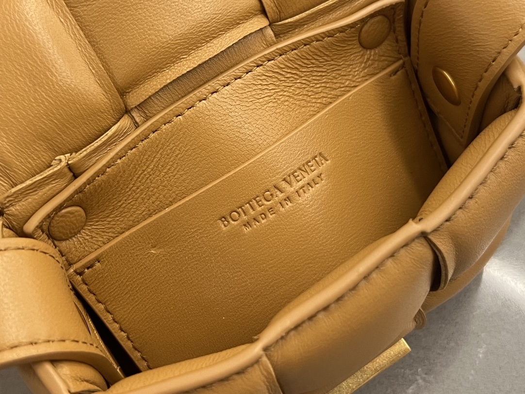 Bottega Veneta Padded Cassette Bag-12*8*4CM
