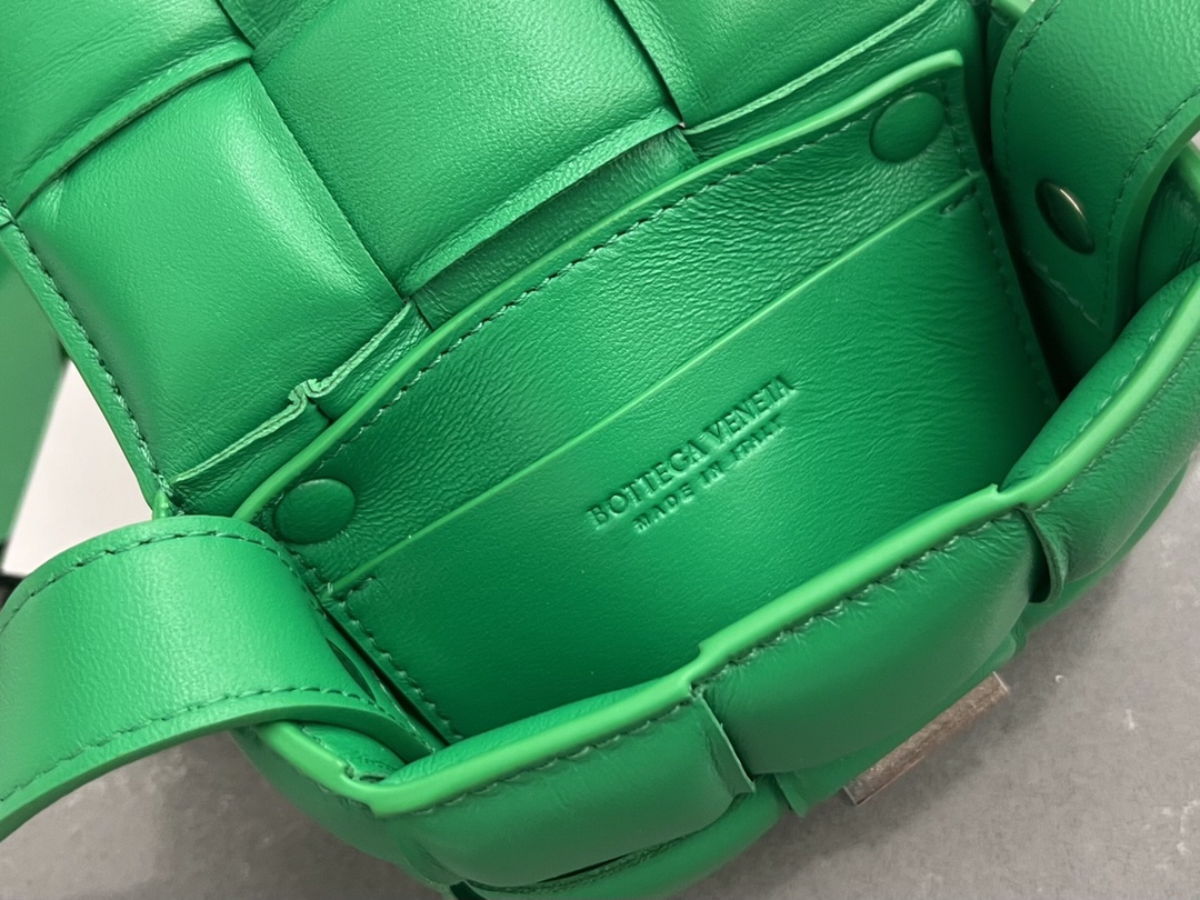 Bottega Veneta Padded Cassette Bag-12*8*4CM