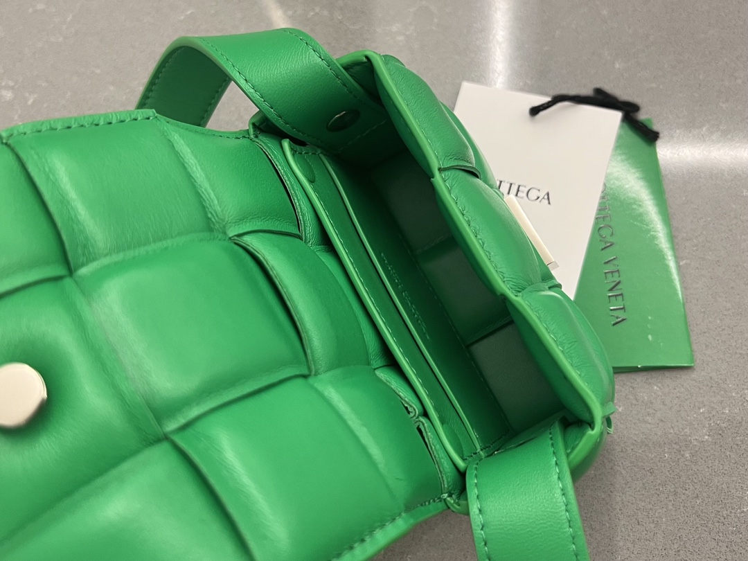 Bottega Veneta Padded Cassette Bag-12*8*4CM