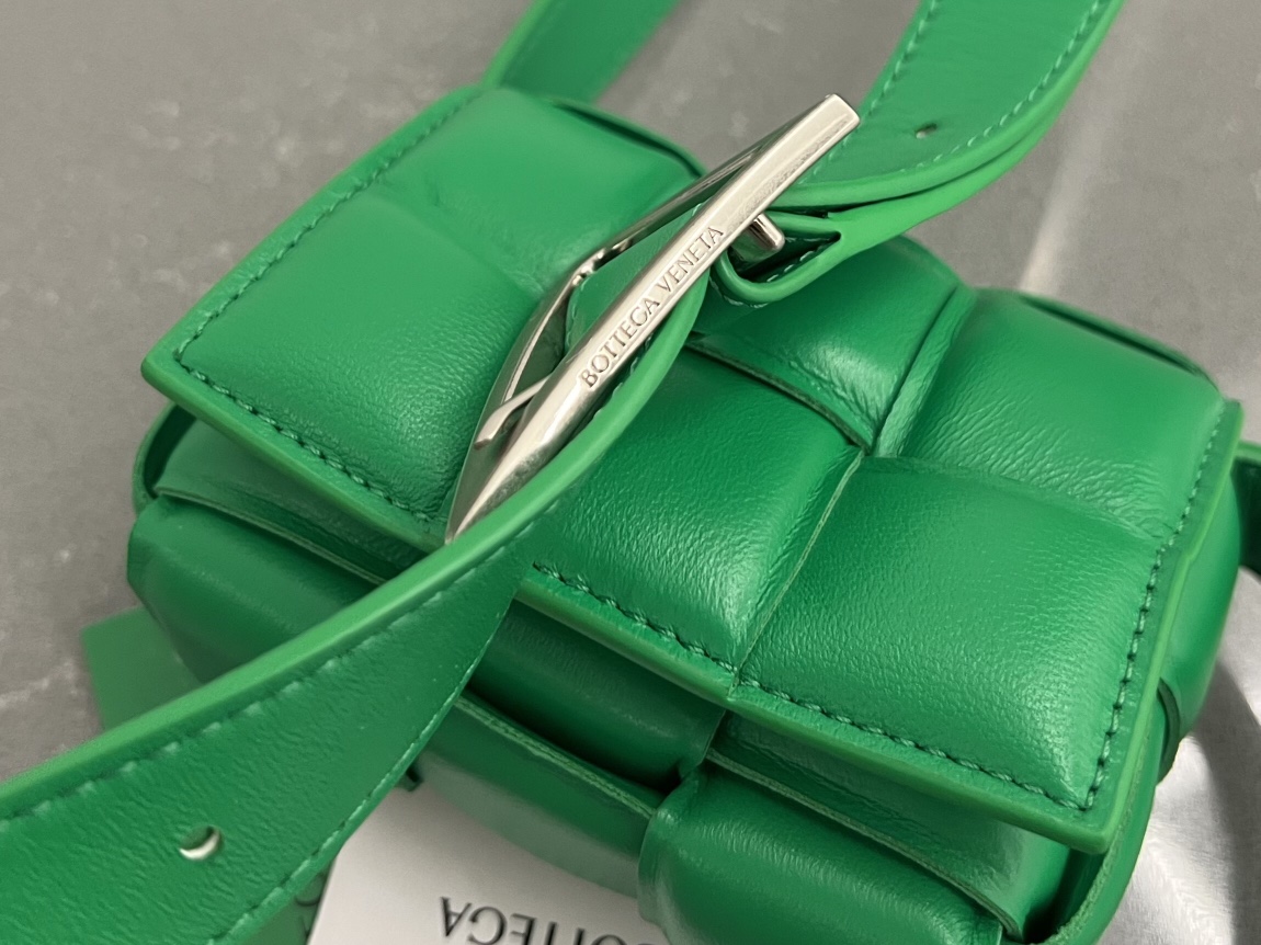 Bottega Veneta Padded Cassette Bag-12*8*4CM