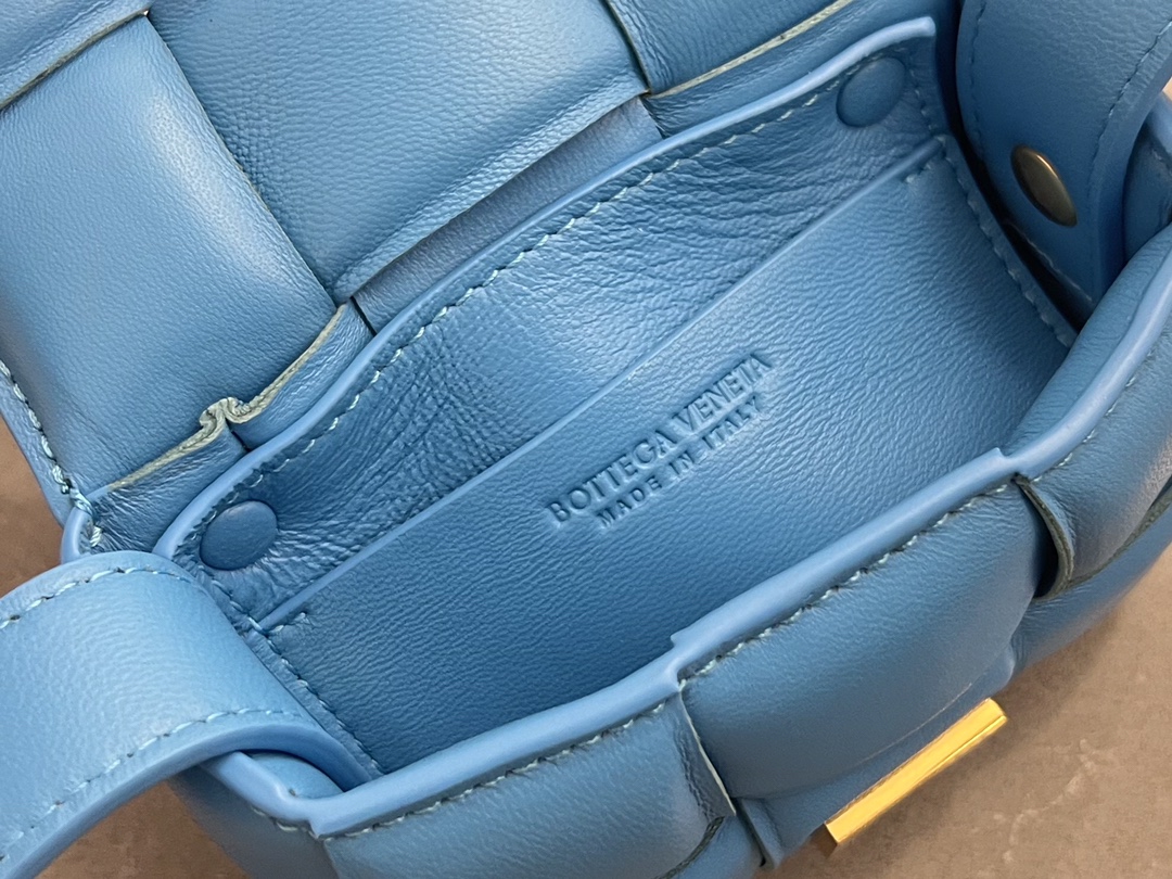 Bottega Veneta Padded Cassette Bag-12*8*4CM