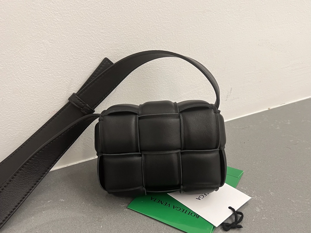 Bottega Veneta Padded Cassette Bag-12*8*4CM