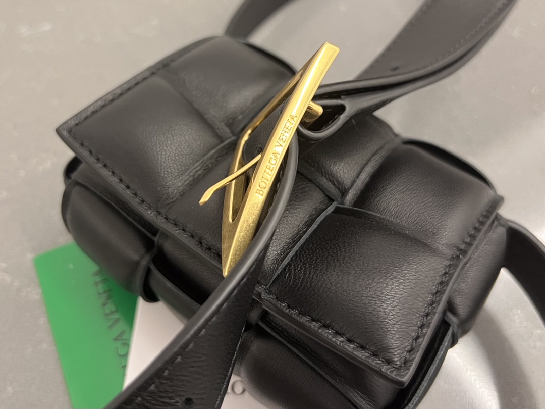 Bottega Veneta Padded Cassette Bag-12*8*4CM