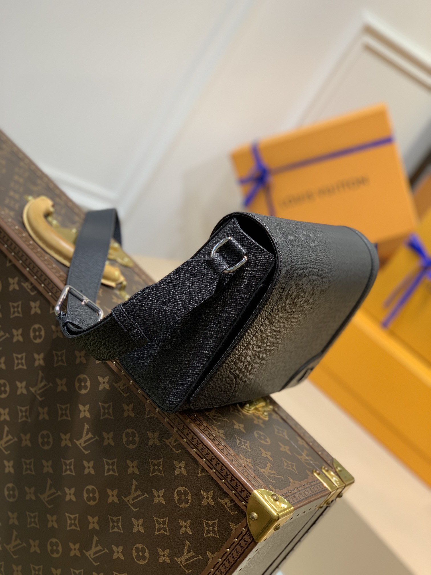 Louis Vuitton New Flap Bag-M30807-28.3 x 18.3 x 4.3CM Louis Vuitton New Flap Bag-M30807-28.3 x 18.3 x 4.3CM
