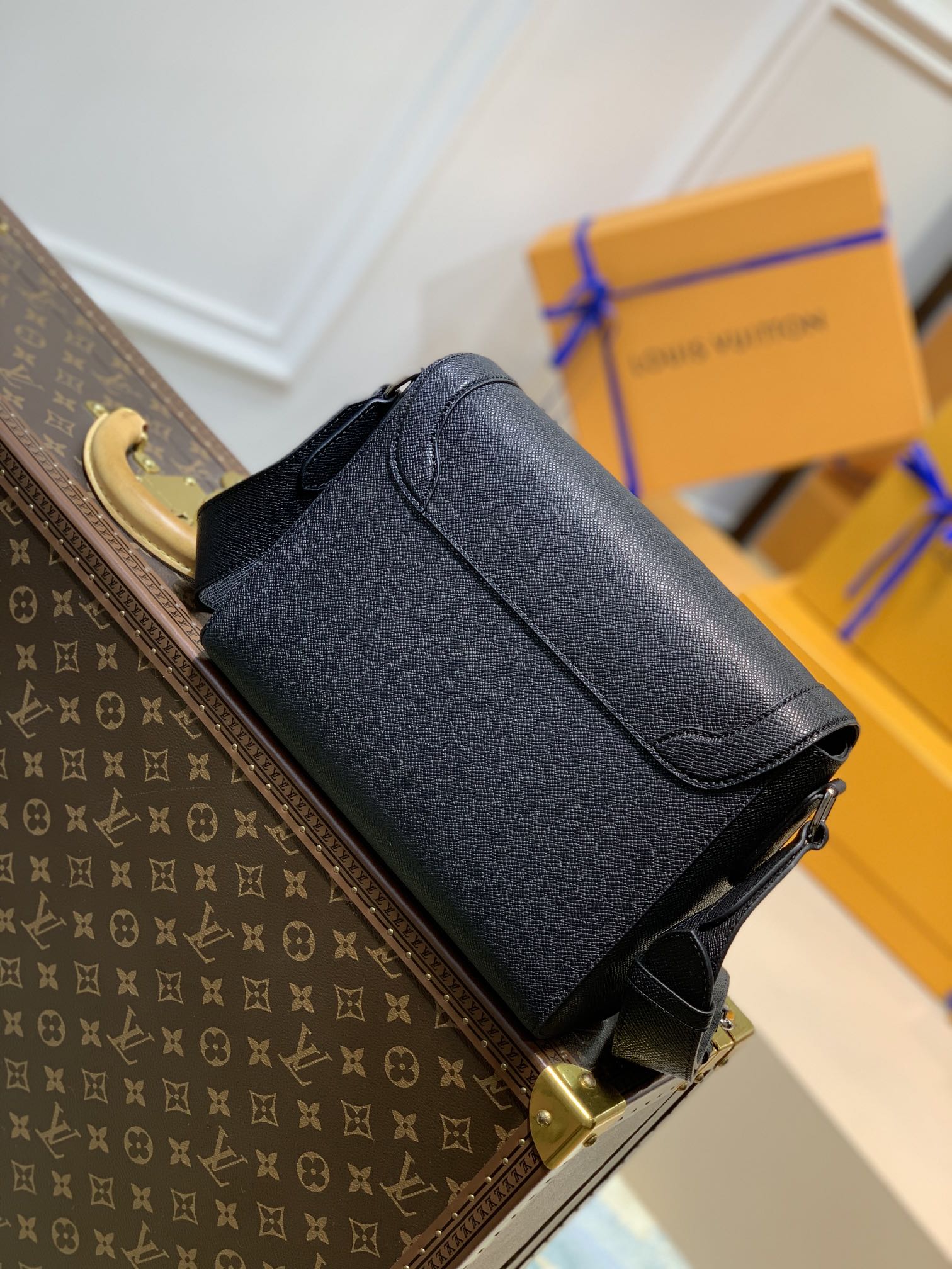 Louis Vuitton New Flap Bag-M30807-28.3 x 18.3 x 4.3CM Louis Vuitton New Flap Bag-M30807-28.3 x 18.3 x 4.3CM