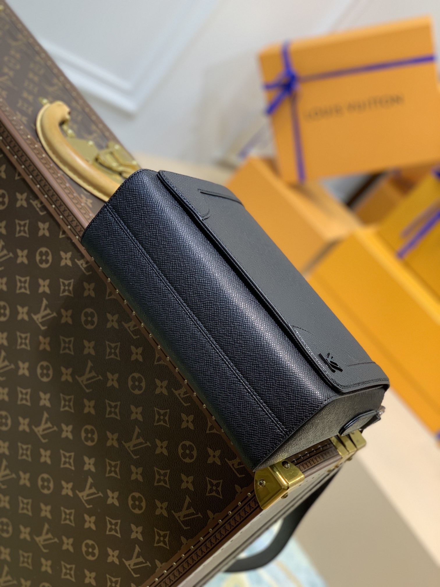 Louis Vuitton New Flap Bag-M30807-28.3 x 18.3 x 4.3CM Louis Vuitton New Flap Bag-M30807-28.3 x 18.3 x 4.3CM