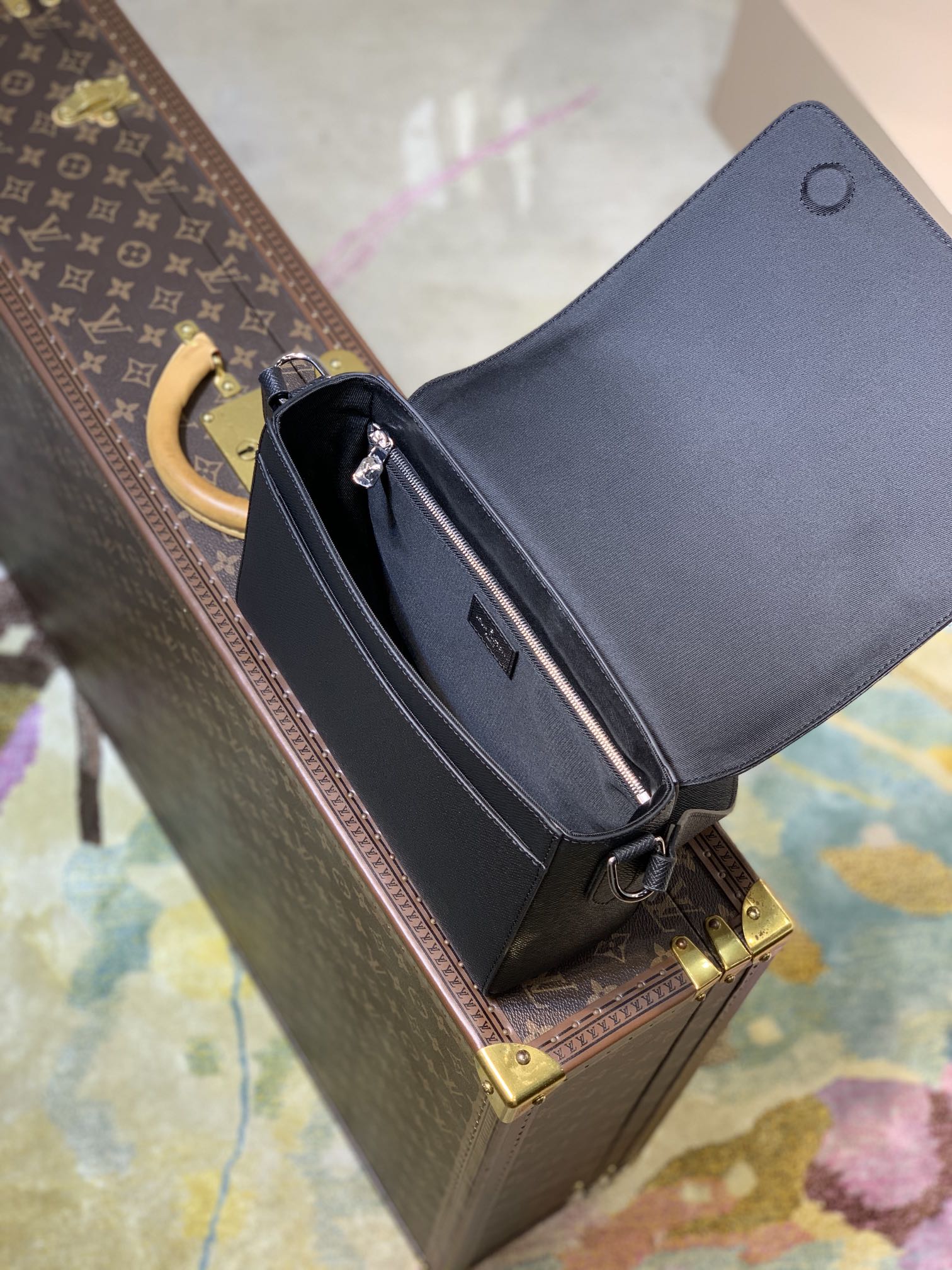 Louis Vuitton New Flap Bag-M30807-28.3 x 18.3 x 4.3CM Louis Vuitton New Flap Bag-M30807-28.3 x 18.3 x 4.3CM
