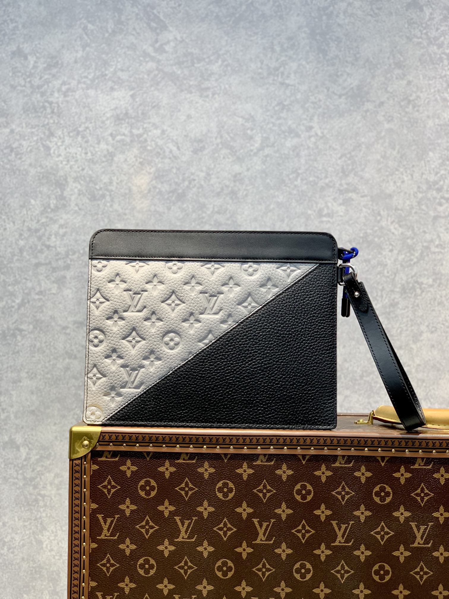 Louis Vuitton Standing Pouch-21*27*5CM