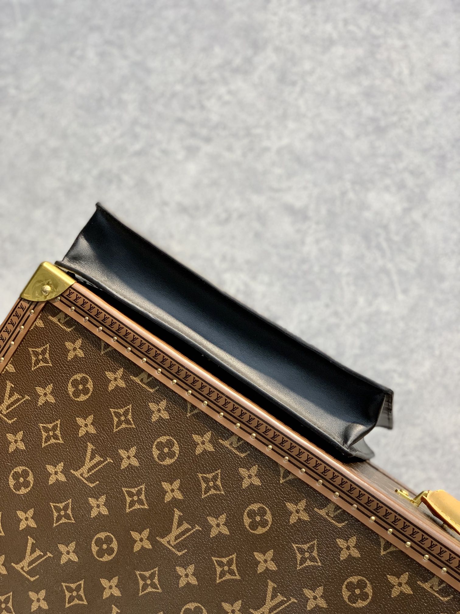 Louis Vuitton Standing Pouch-21*27*5CM Louis Vuitton Standing Pouch-21*27*5CM