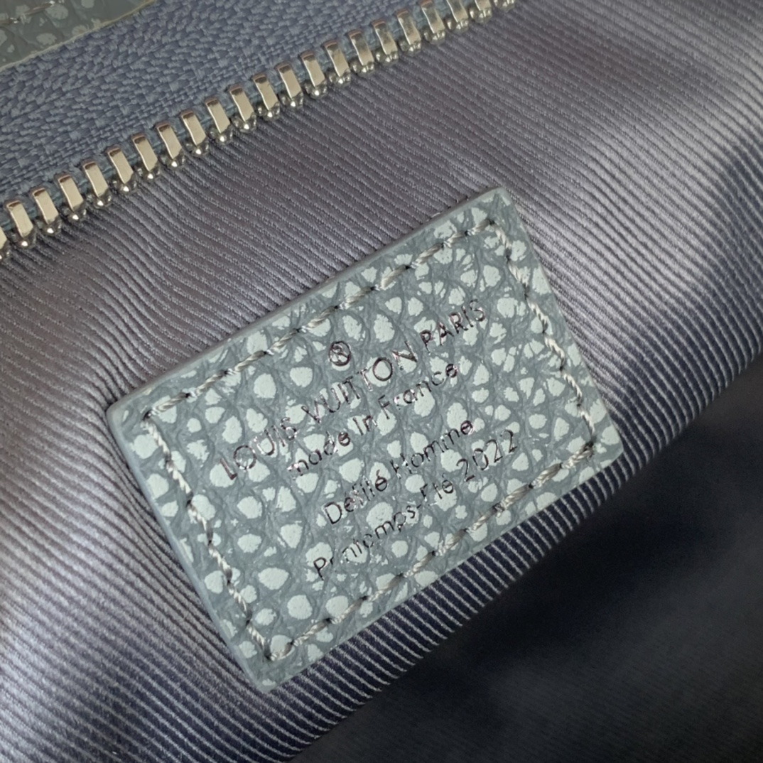 Louis Vuitton M81556 Pouch-29*15*9CM