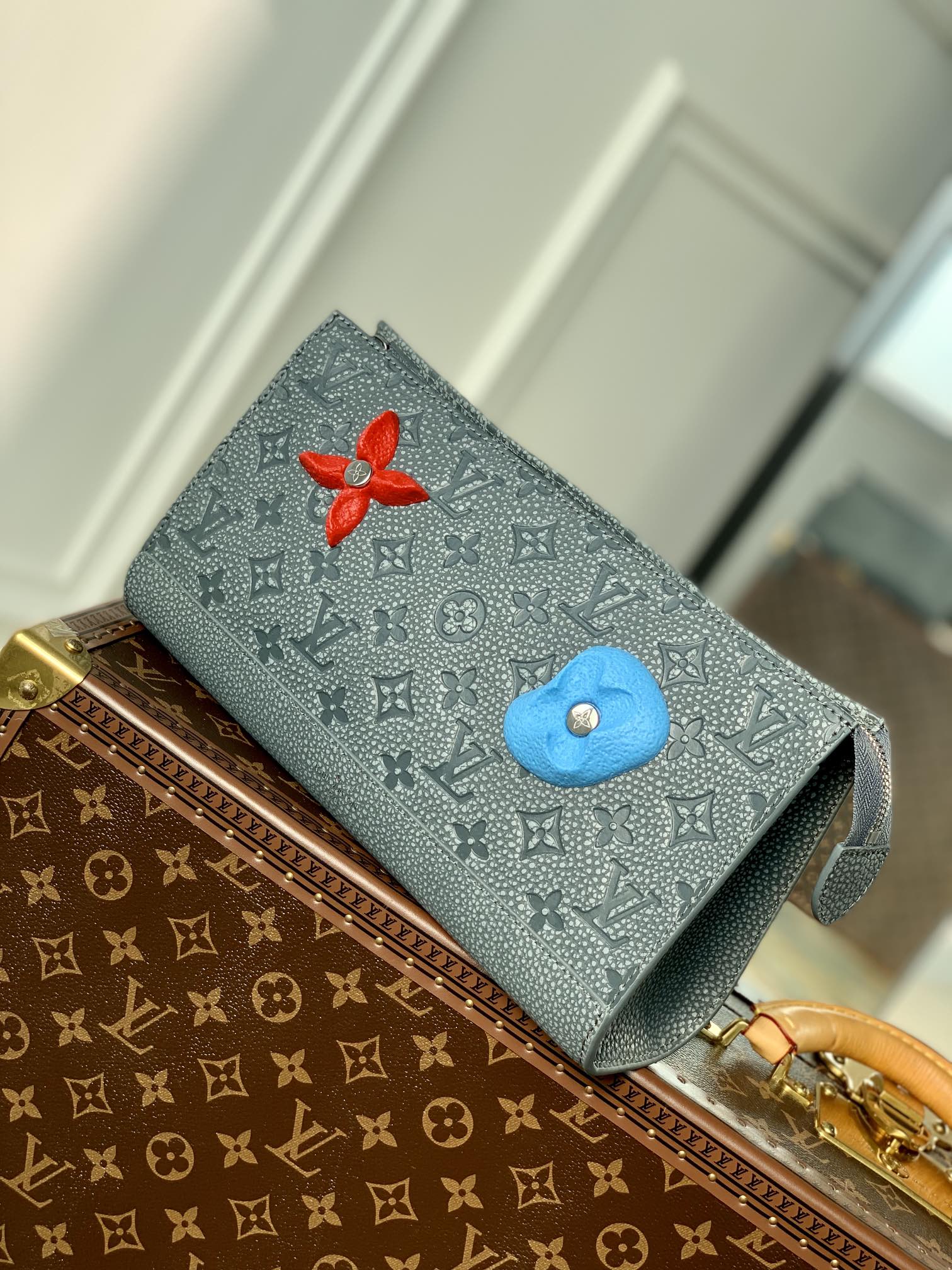 Louis Vuitton M81556 Pouch-29*15*9CM Louis Vuitton M81556 Pouch-29*15*9CM