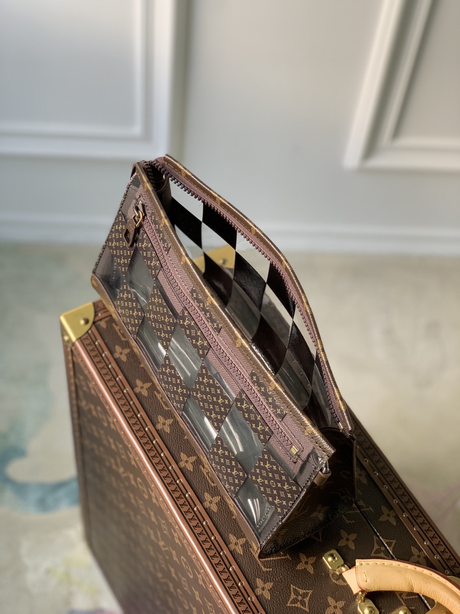 Louis Vuitton Standing Pouch-25*15*9CM