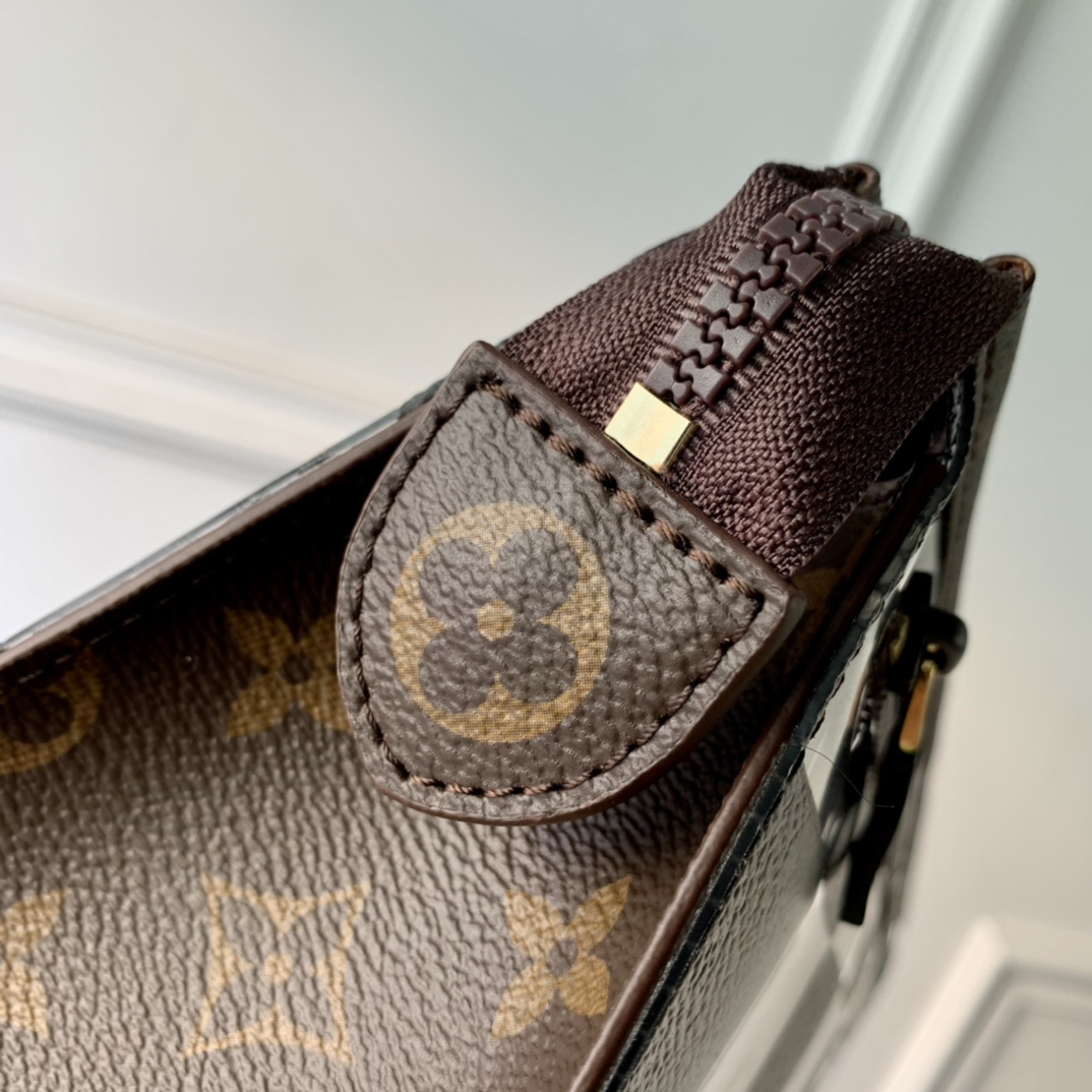 Louis Vuitton Standing Pouch-25*15*9CM Louis Vuitton Standing Pouch-25*15*9CM