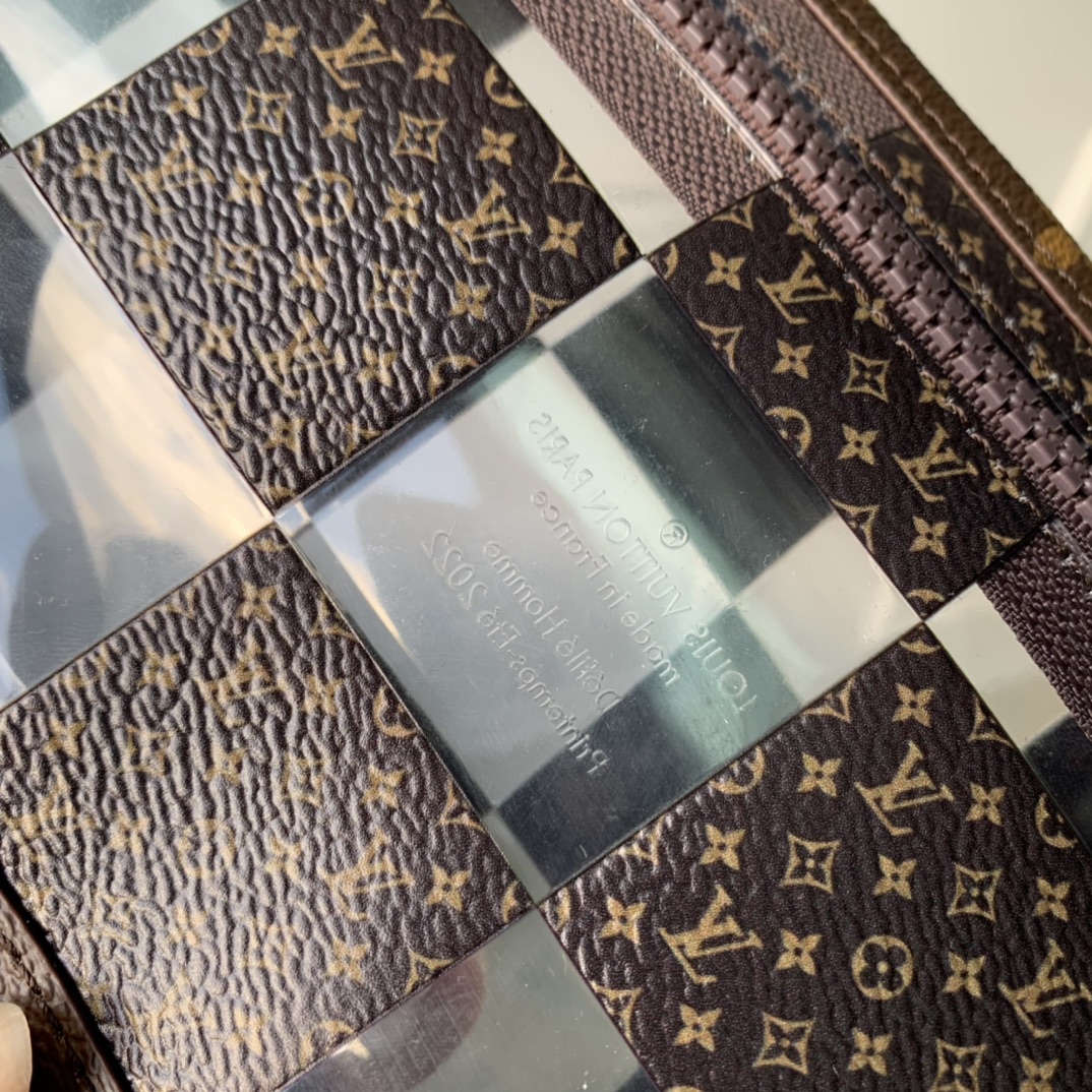 Louis Vuitton Standing Pouch-25*15*9CM Louis Vuitton Standing Pouch-25*15*9CM