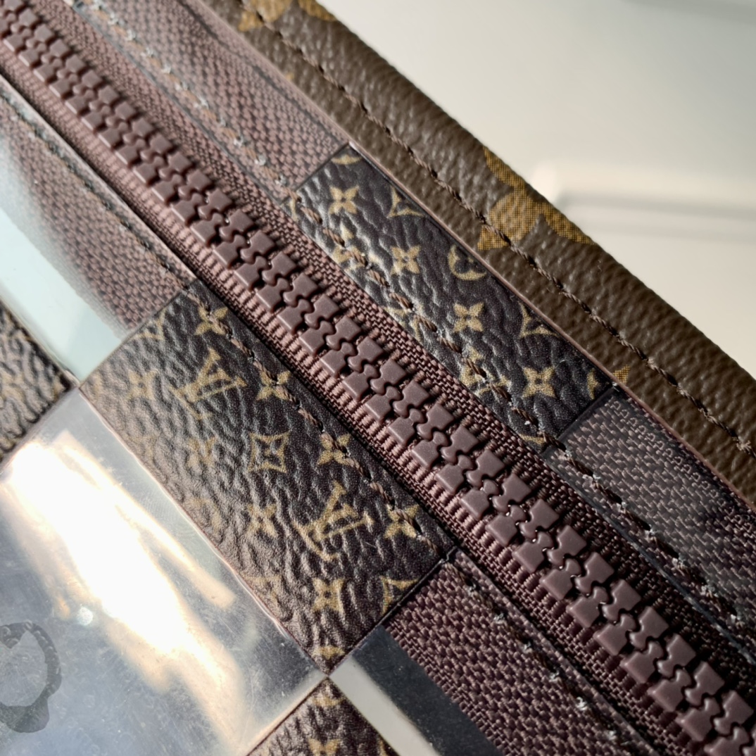 Louis Vuitton Standing Pouch-25*15*9CM Louis Vuitton Standing Pouch-25*15*9CM