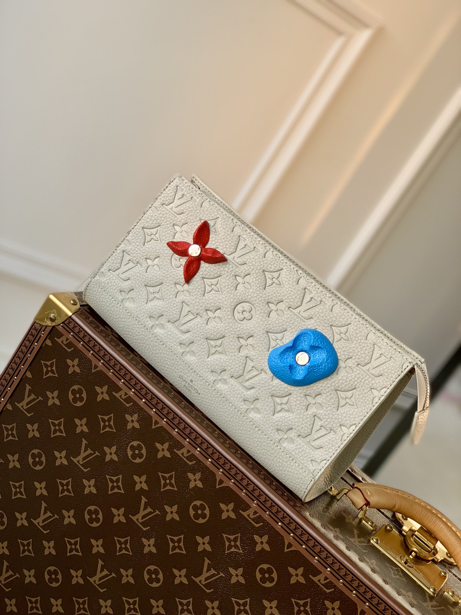 Louis Vuitton M81556 Pouch-29*15*9CM