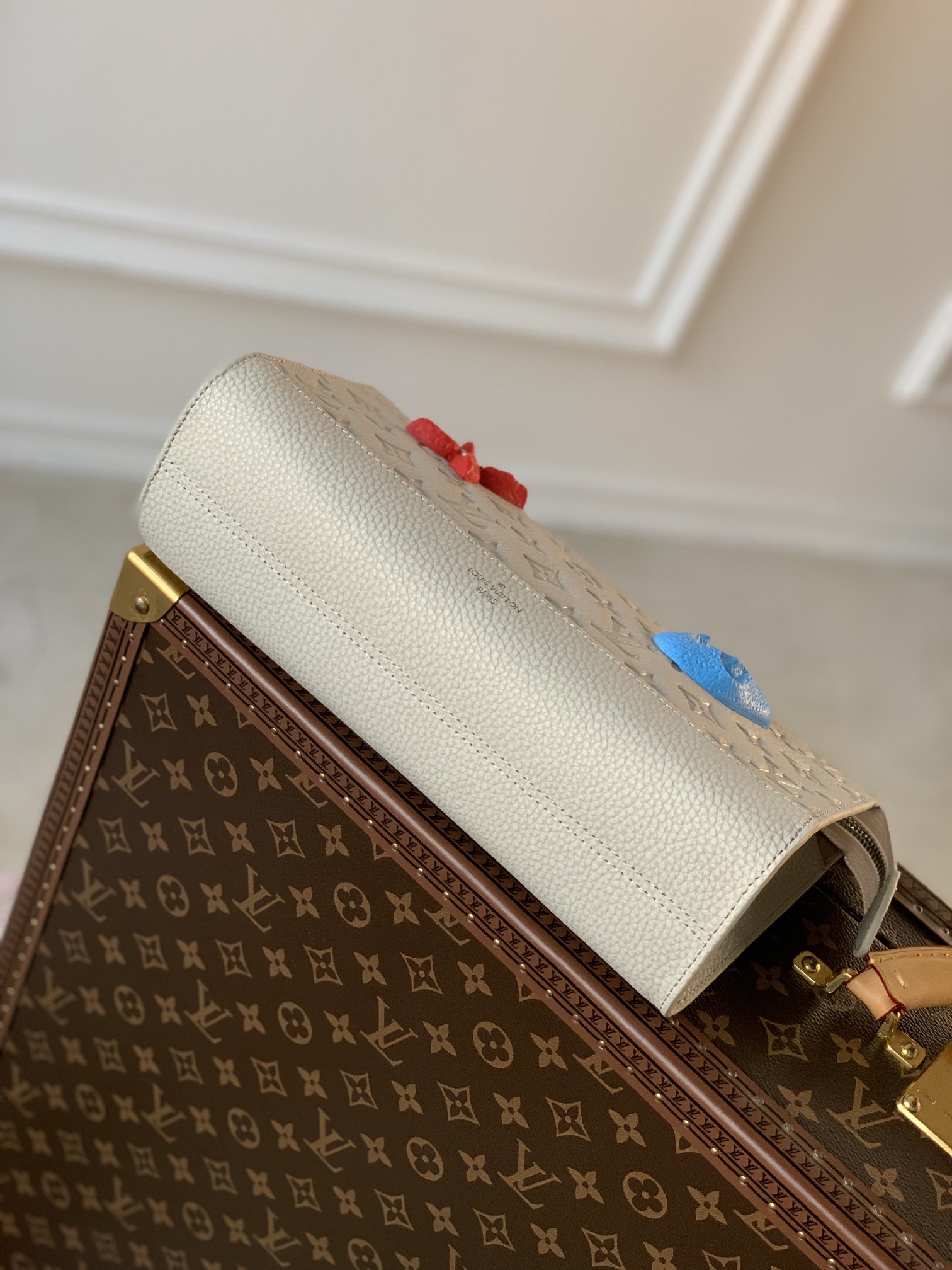 Louis Vuitton M81556 Pouch-29*15*9CM Louis Vuitton M81556 Pouch-29*15*9CM