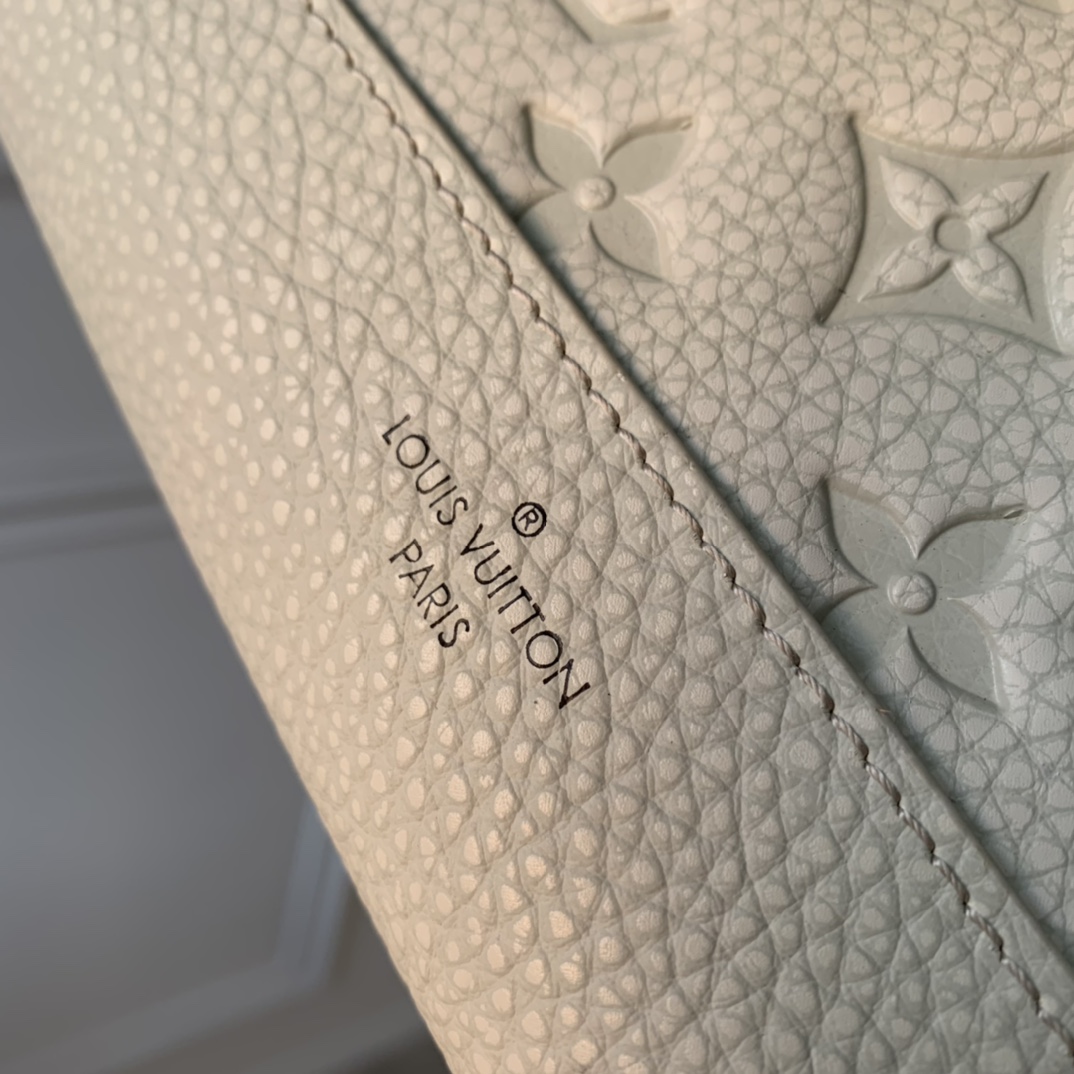 Louis Vuitton M81556 Pouch-29*15*9CM Louis Vuitton M81556 Pouch-29*15*9CM