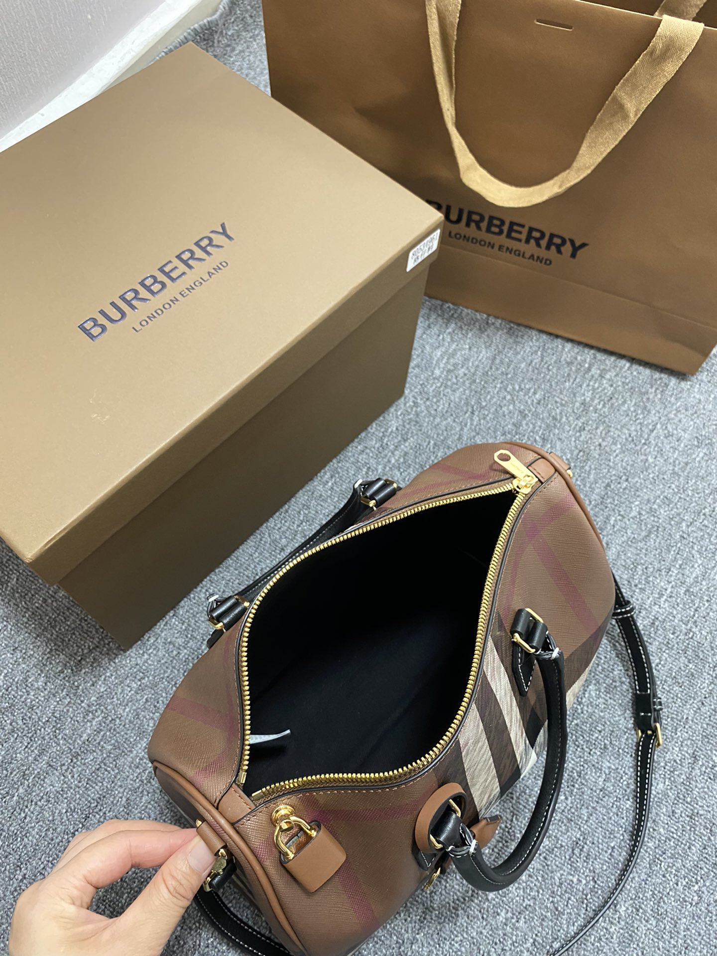 Burberry Bowling Bag-30*15*21CM