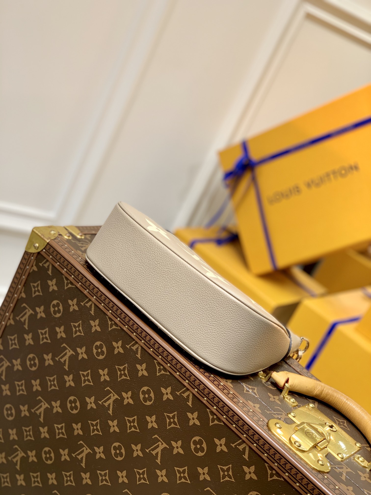 Louis Vuitton Bagatelle Handbags-M46112-22*14*9CM