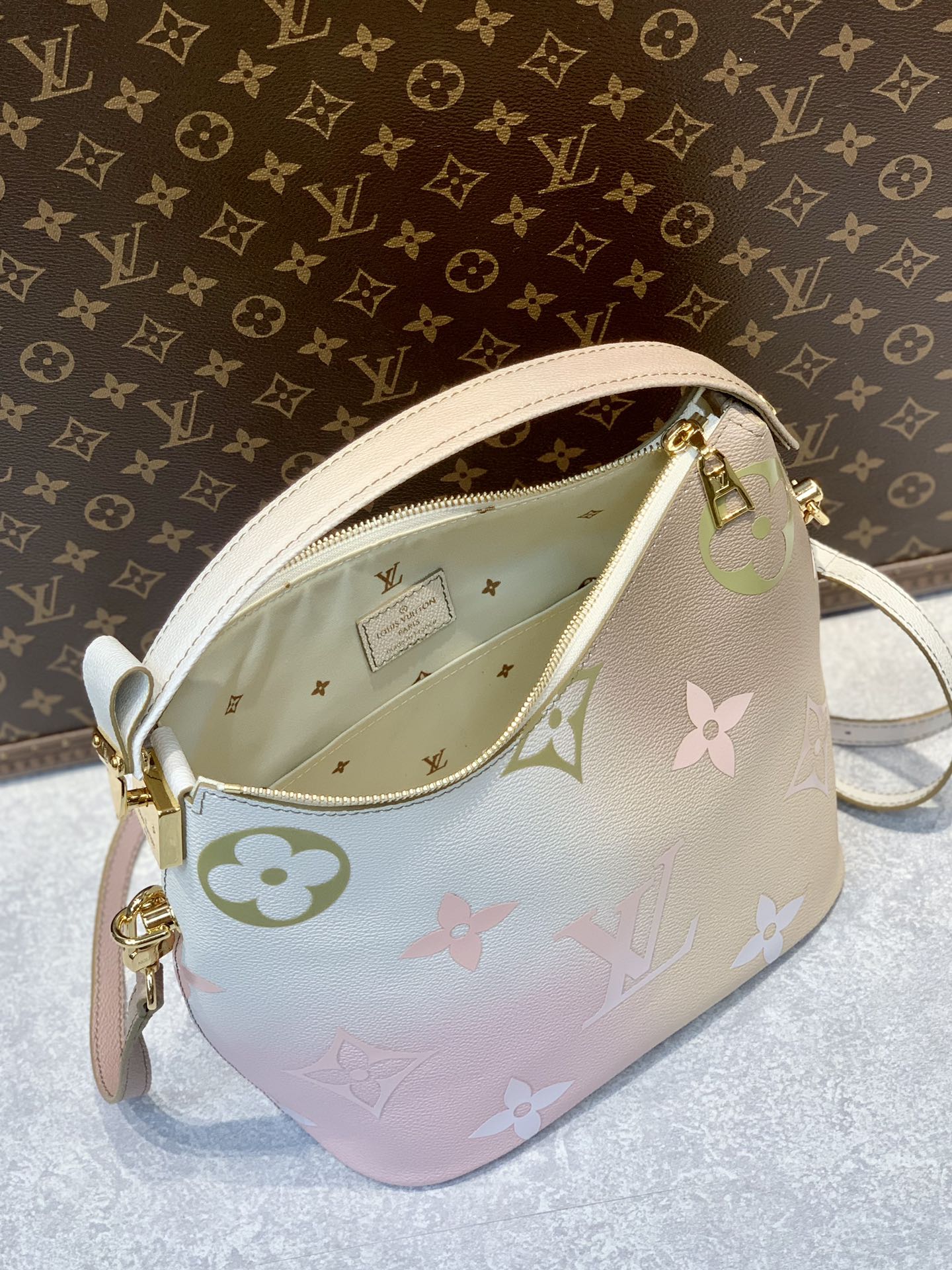 Louis Vuitton Bagatelle Handbags-M46112-22*14*9CM