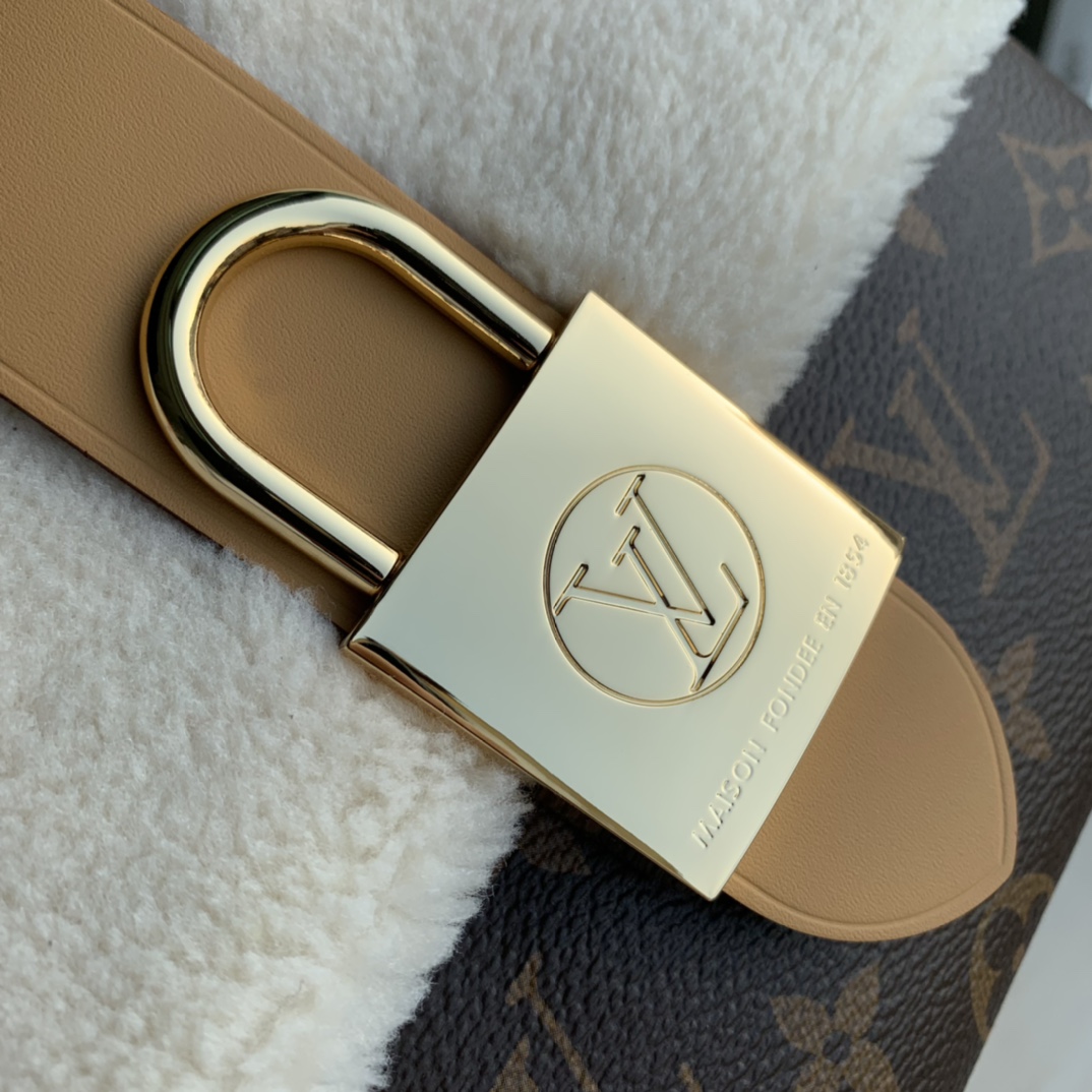 Louis Vuitton Locky BB Bag -21* 17.0*8CM Louis Vuitton Locky BB Bag -21* 17.0*8CM