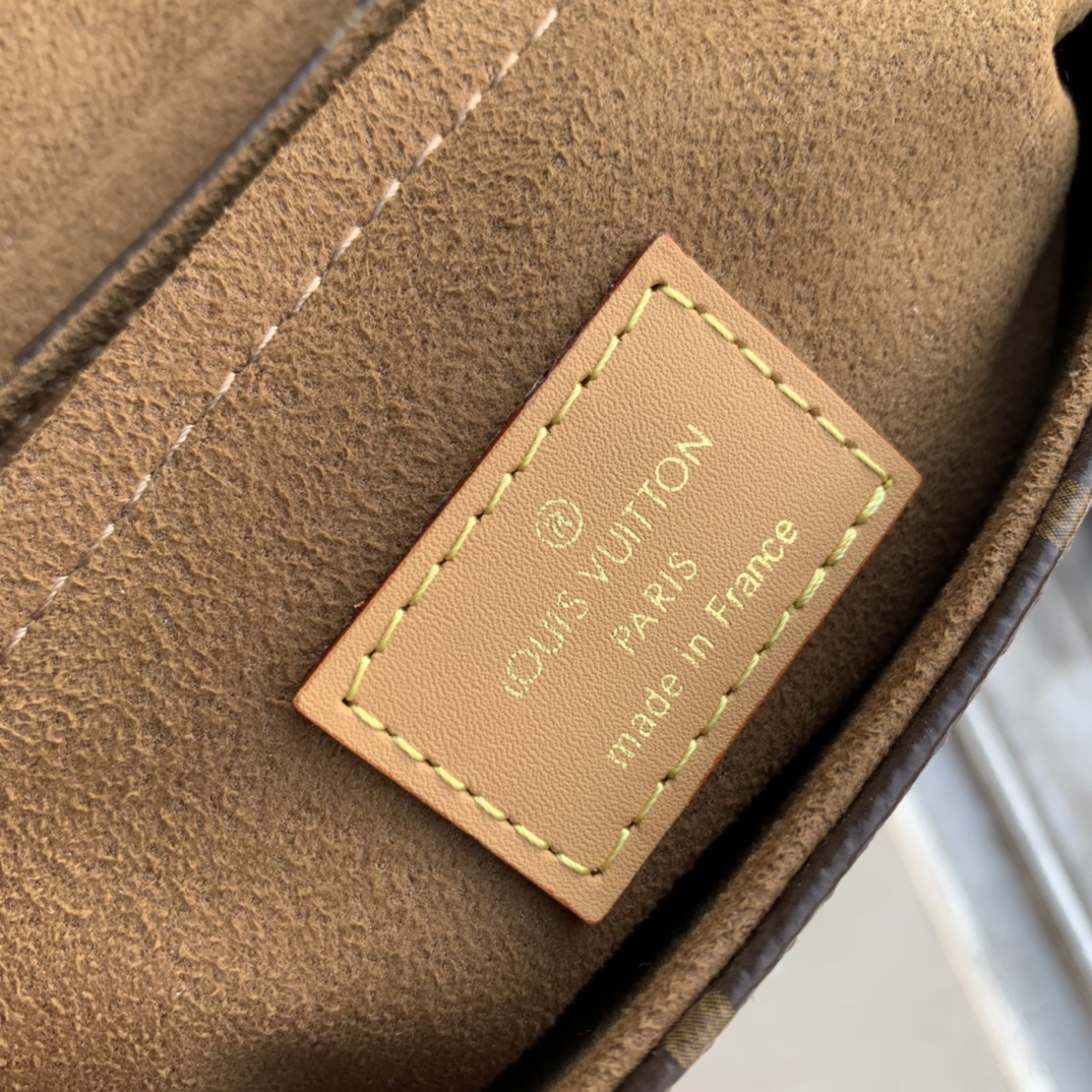 Louis Vuitton Locky BB Bag -21* 17.0*8CM Louis Vuitton Locky BB Bag -21* 17.0*8CM