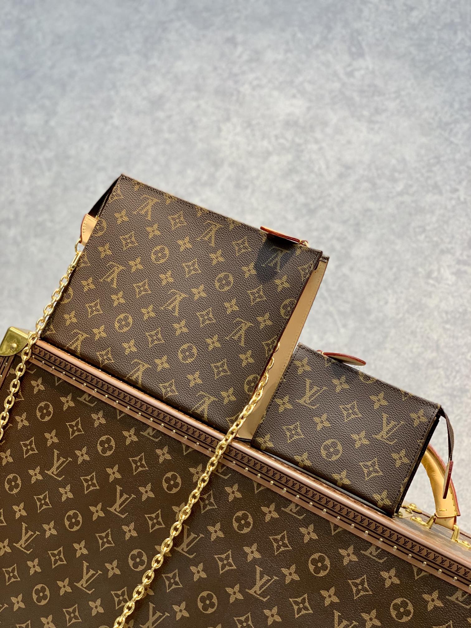 Louis VuittonM47543 Chain Bag-26x20x3CM