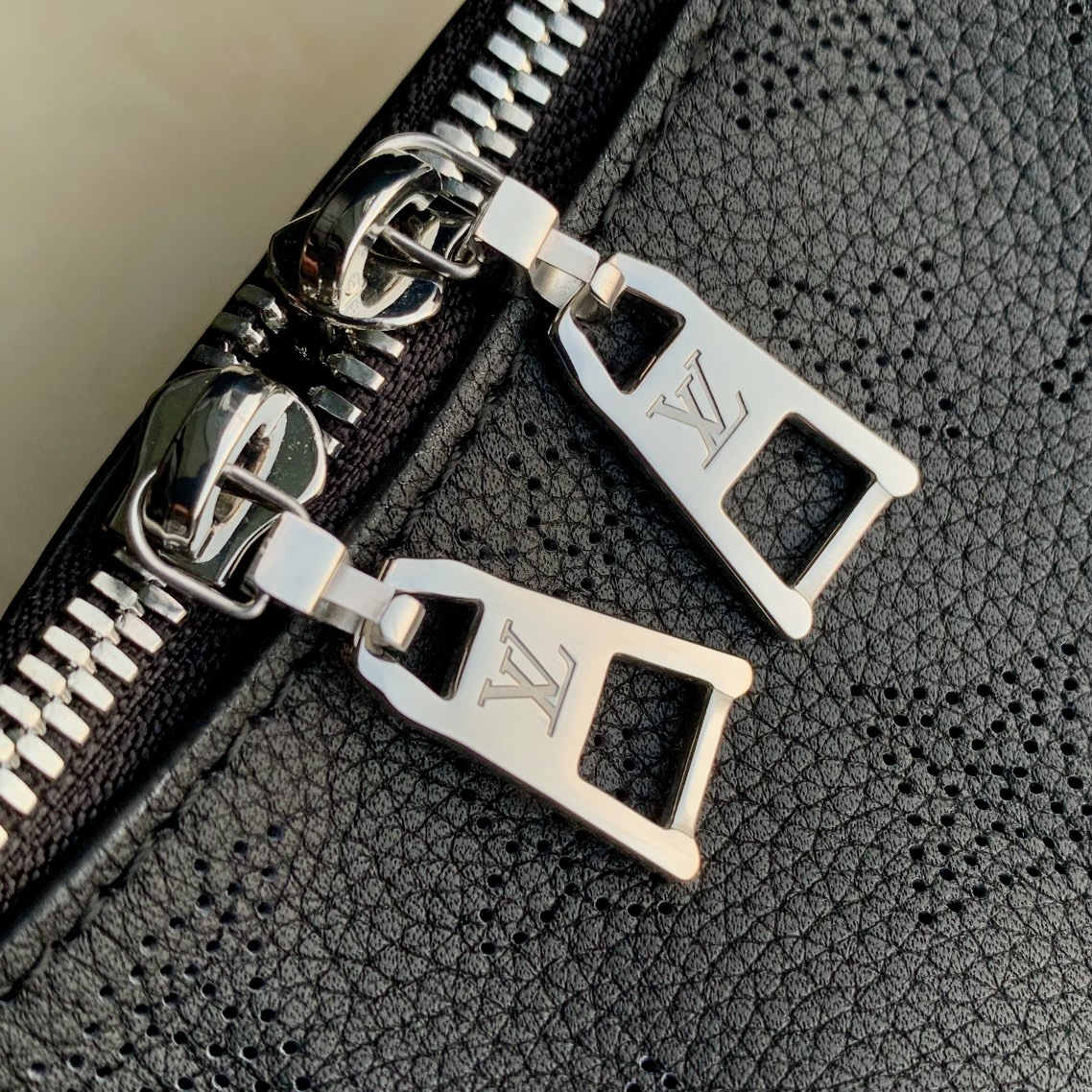 Louis Vuitton Why Knot Handbag-28*34*12CM
