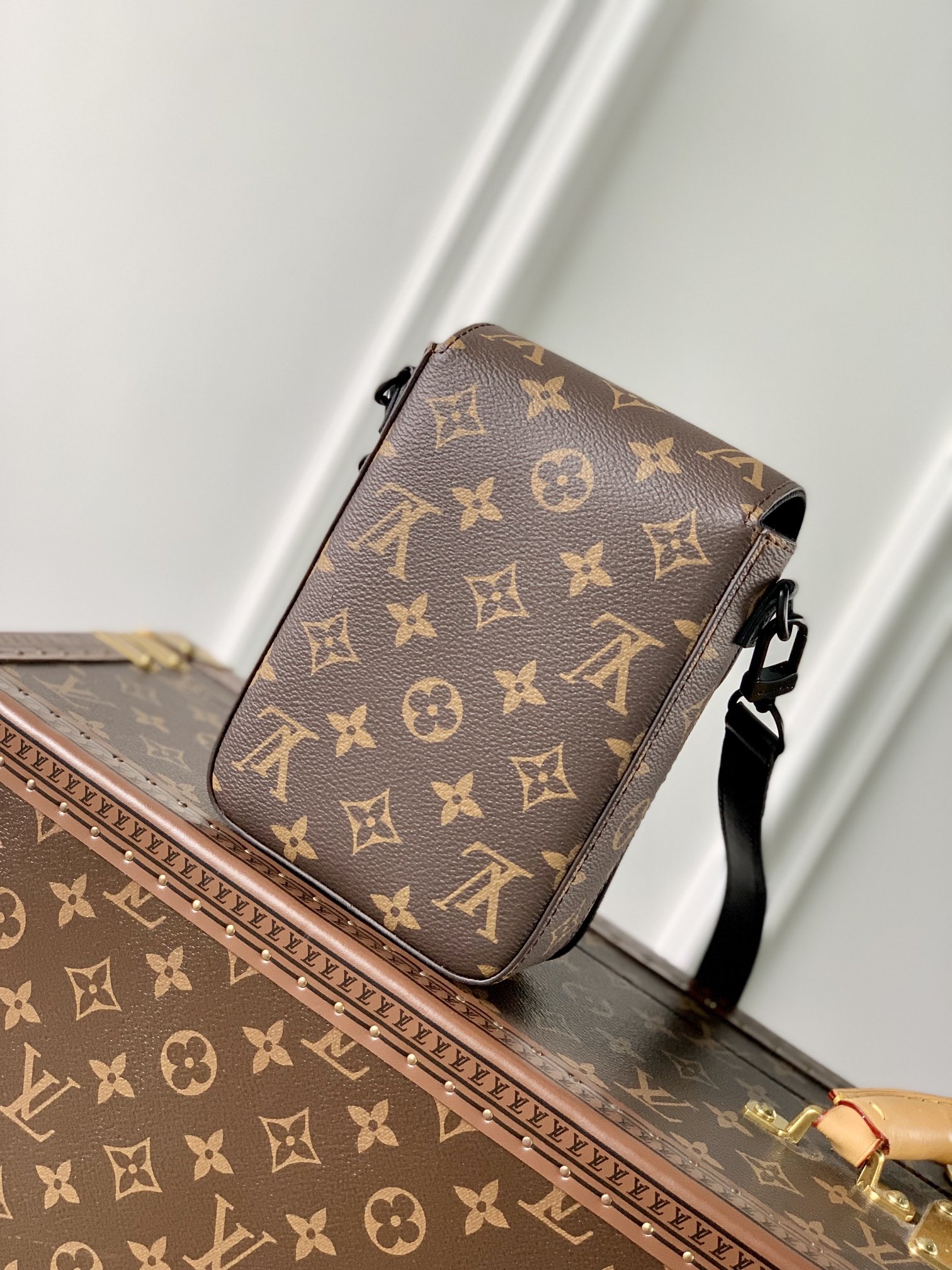 Louis Vuitton S-Lock Vertical Wearable Handbag-12*19*7CM Louis Vuitton S-Lock Vertical Wearable Handbag-12*19*7CM