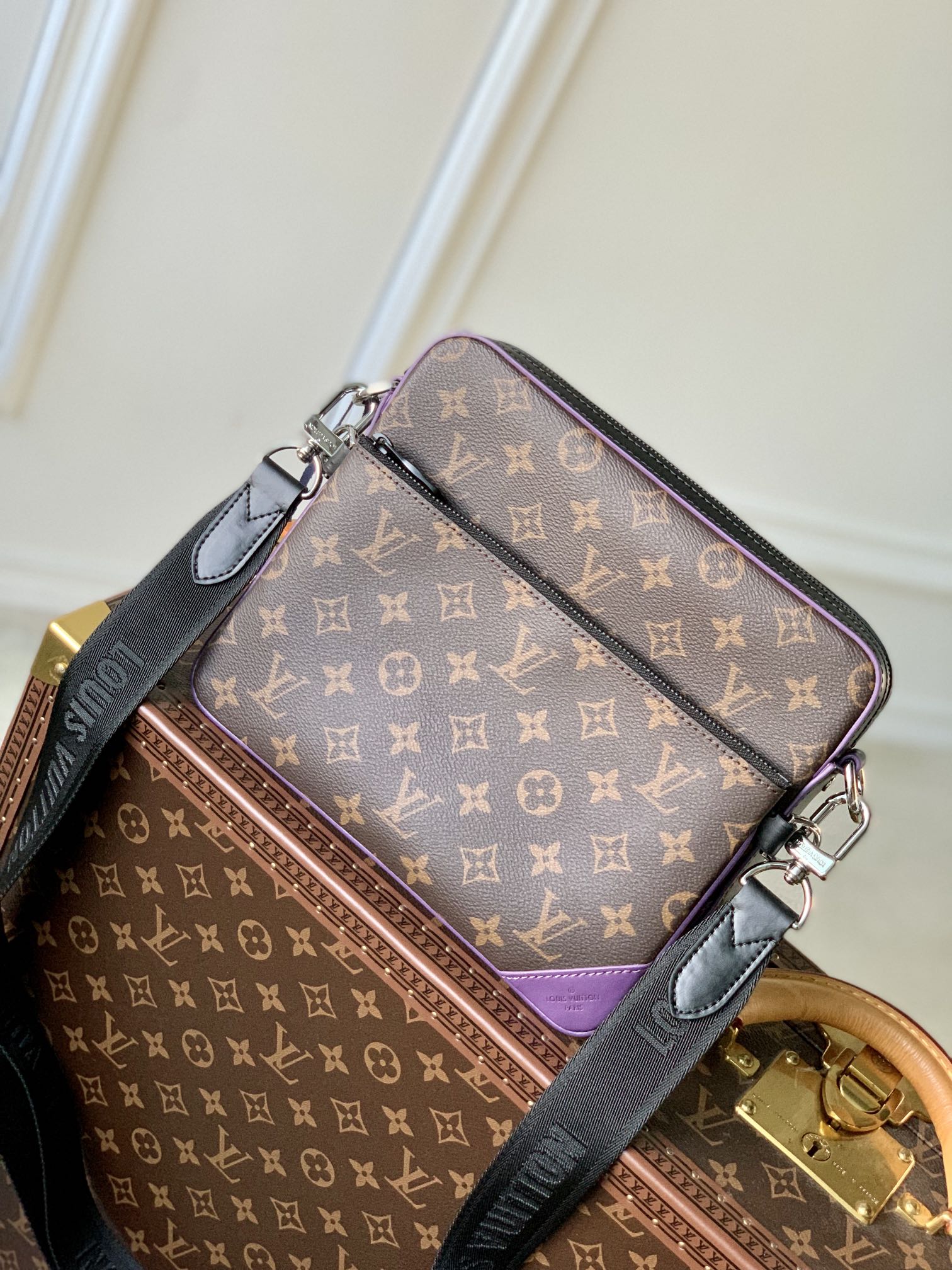 Louis VuittonTrio Handbag-25*18.5*7CM