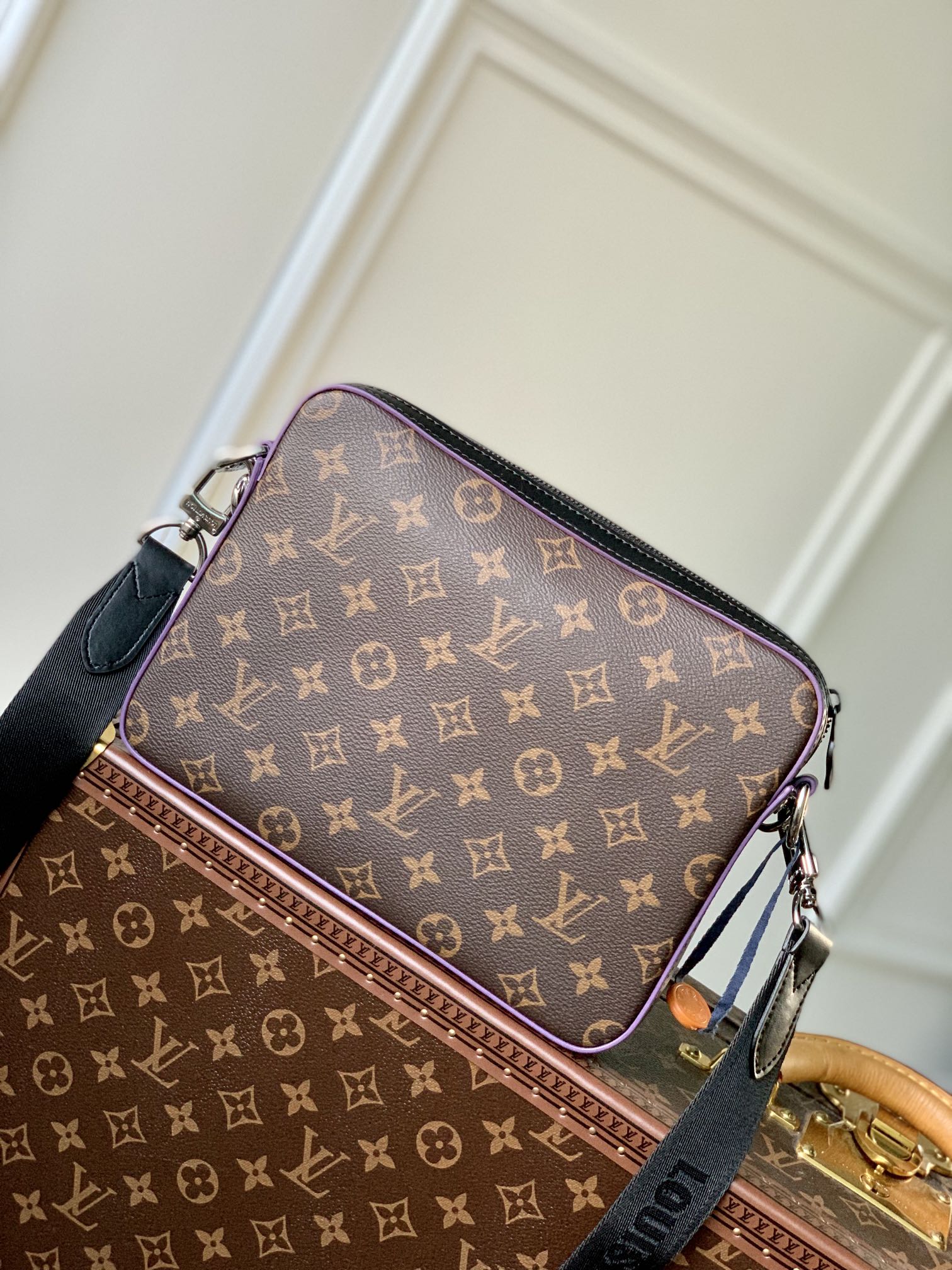 Louis VuittonTrio Handbag-25*18.5*7CM