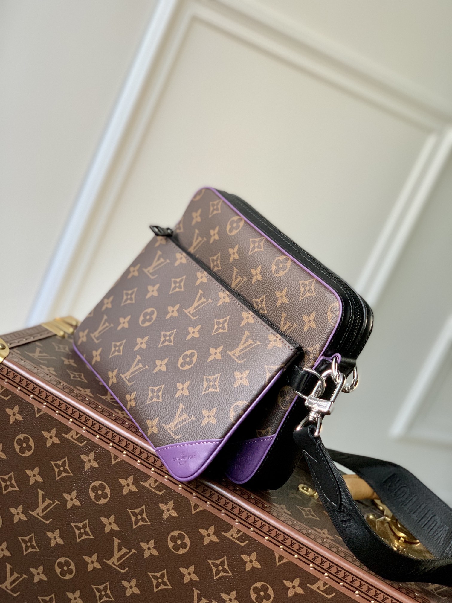 Louis VuittonTrio Handbag-25*18.5*7CM