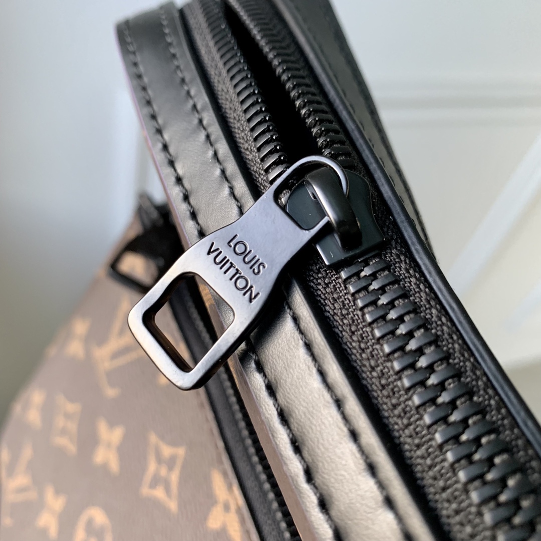 Louis VuittonTrio Handbag-25*18.5*7CM