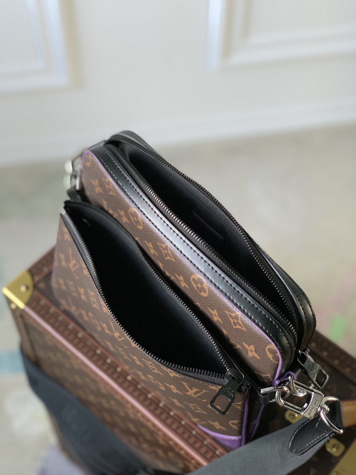 Louis VuittonTrio Handbag-25*18.5*7CM