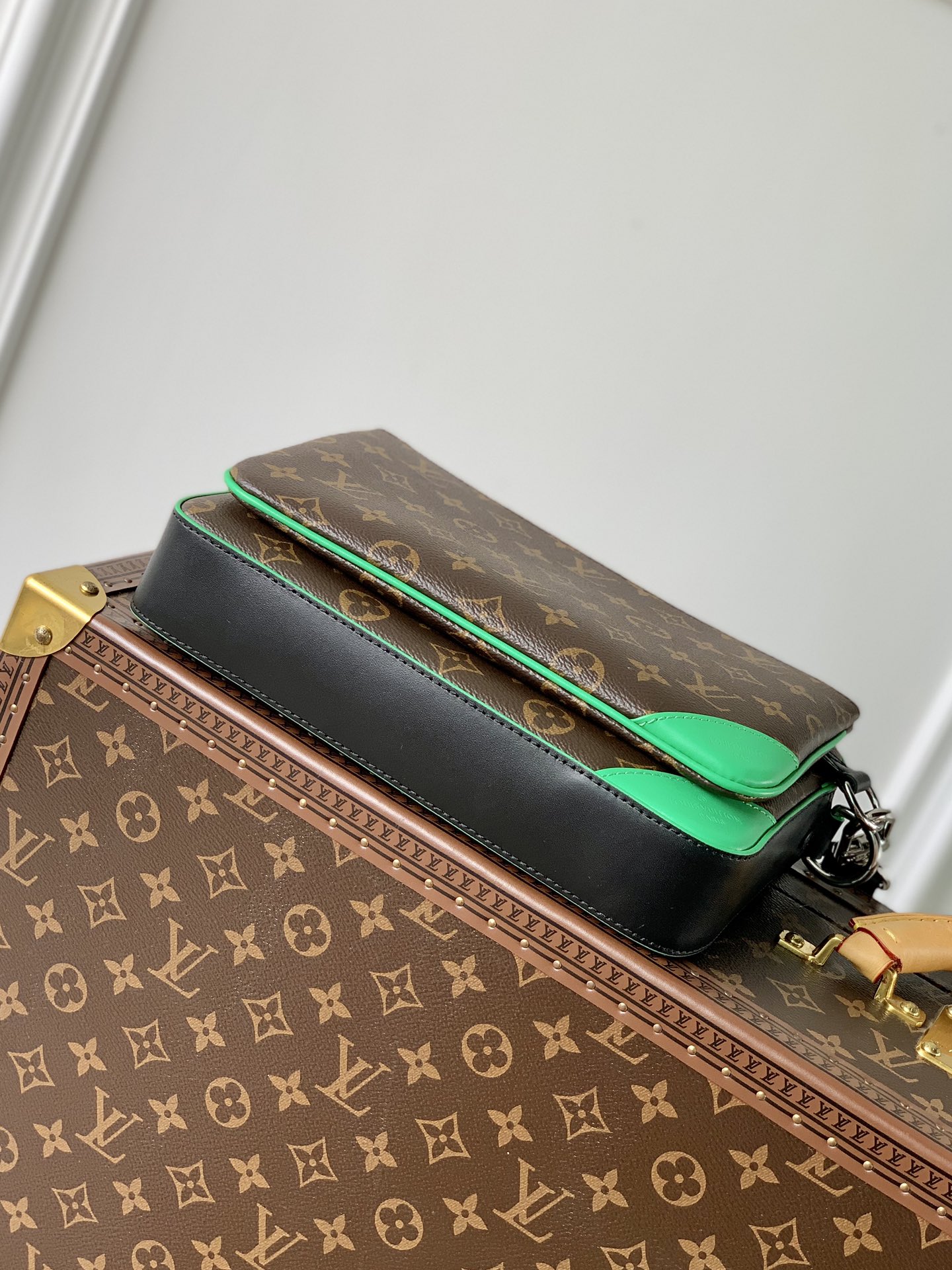 Louis VuittonTrio Handbag-25*18.5*7CM