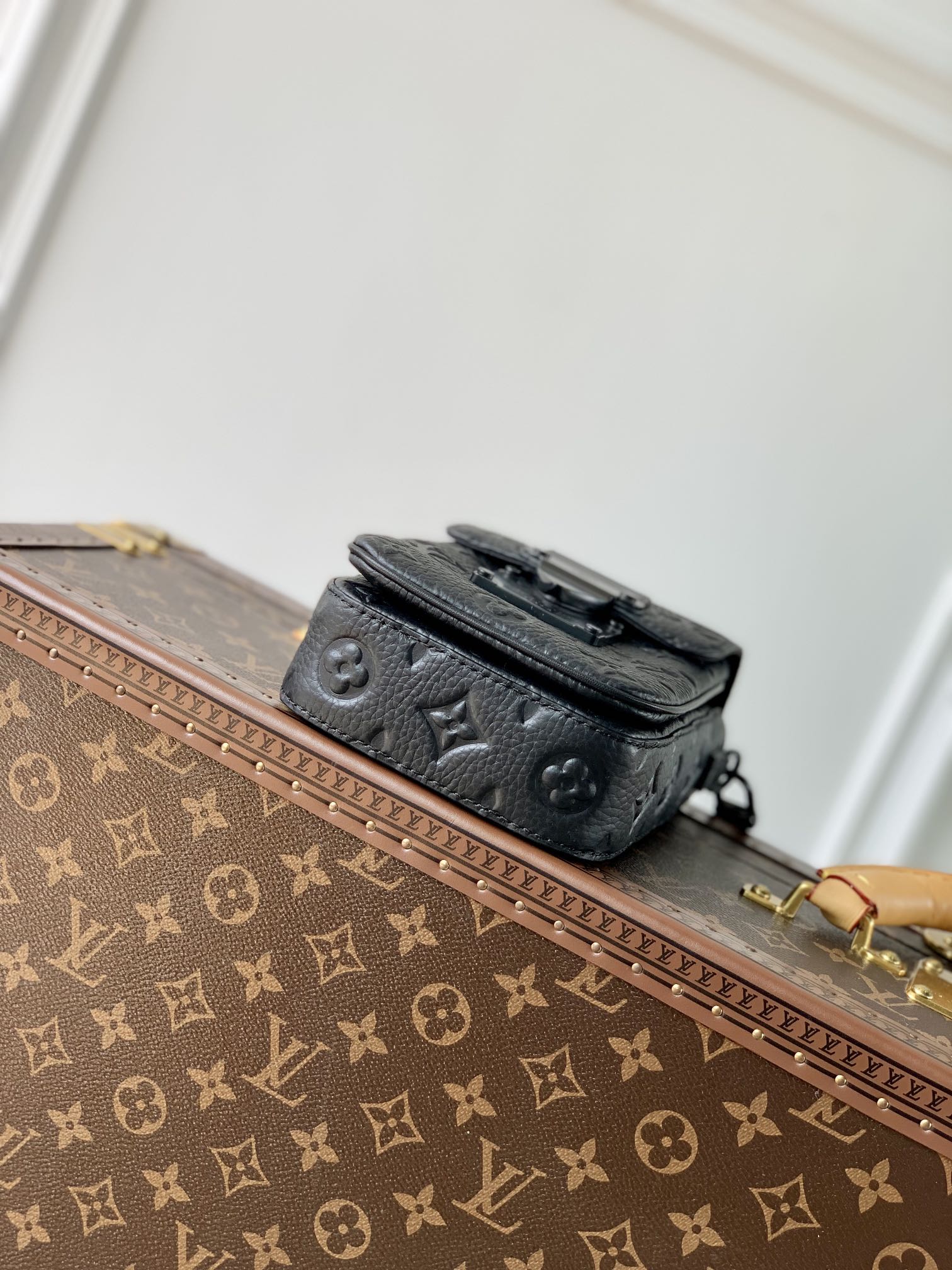 Louis Vuitton S-Lock Vertical Wearable Handbag-12*19*7CM