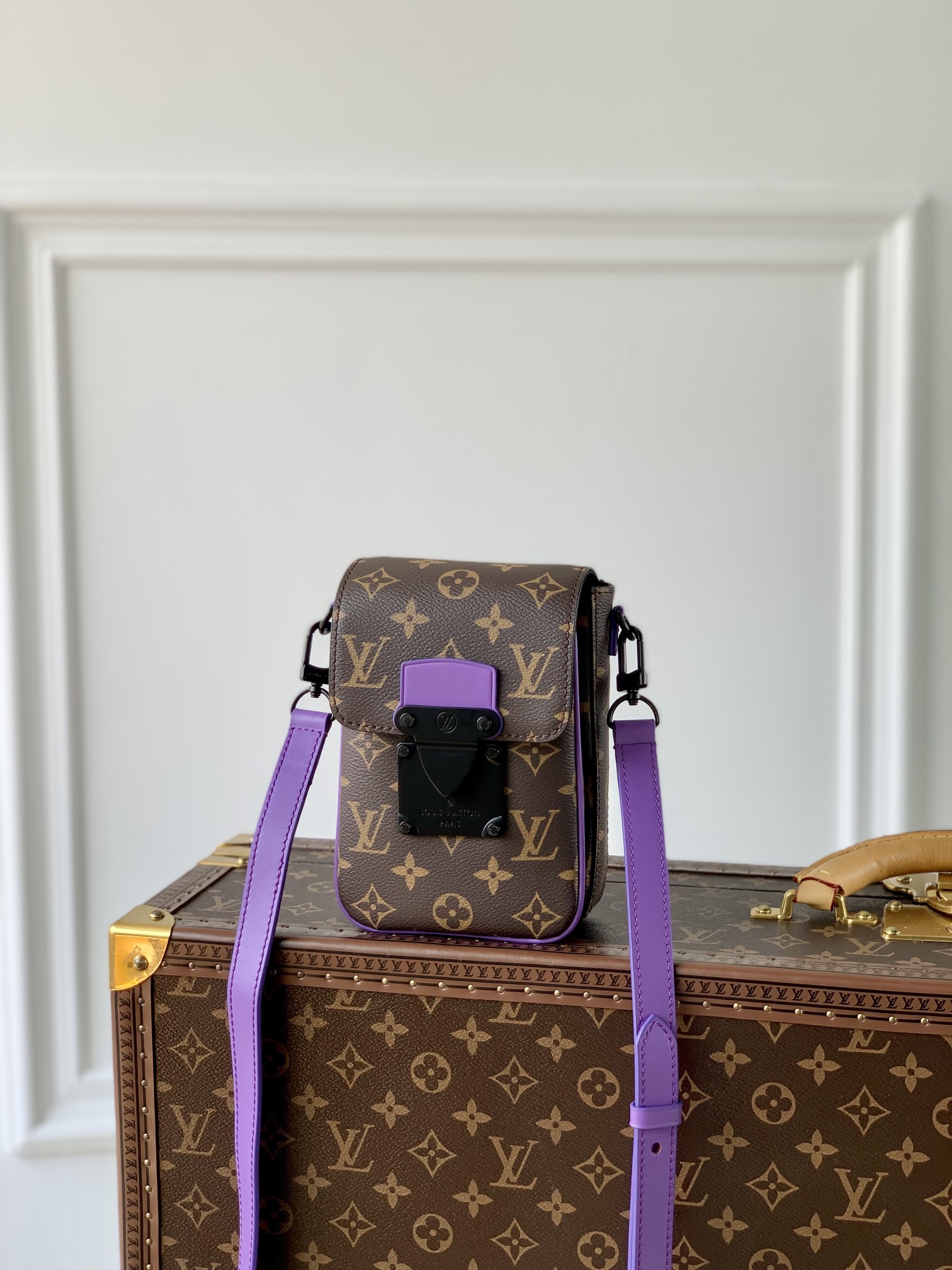 Louis Vuitton S-Lock Vertical Wearable Handbag-12*19*7CM