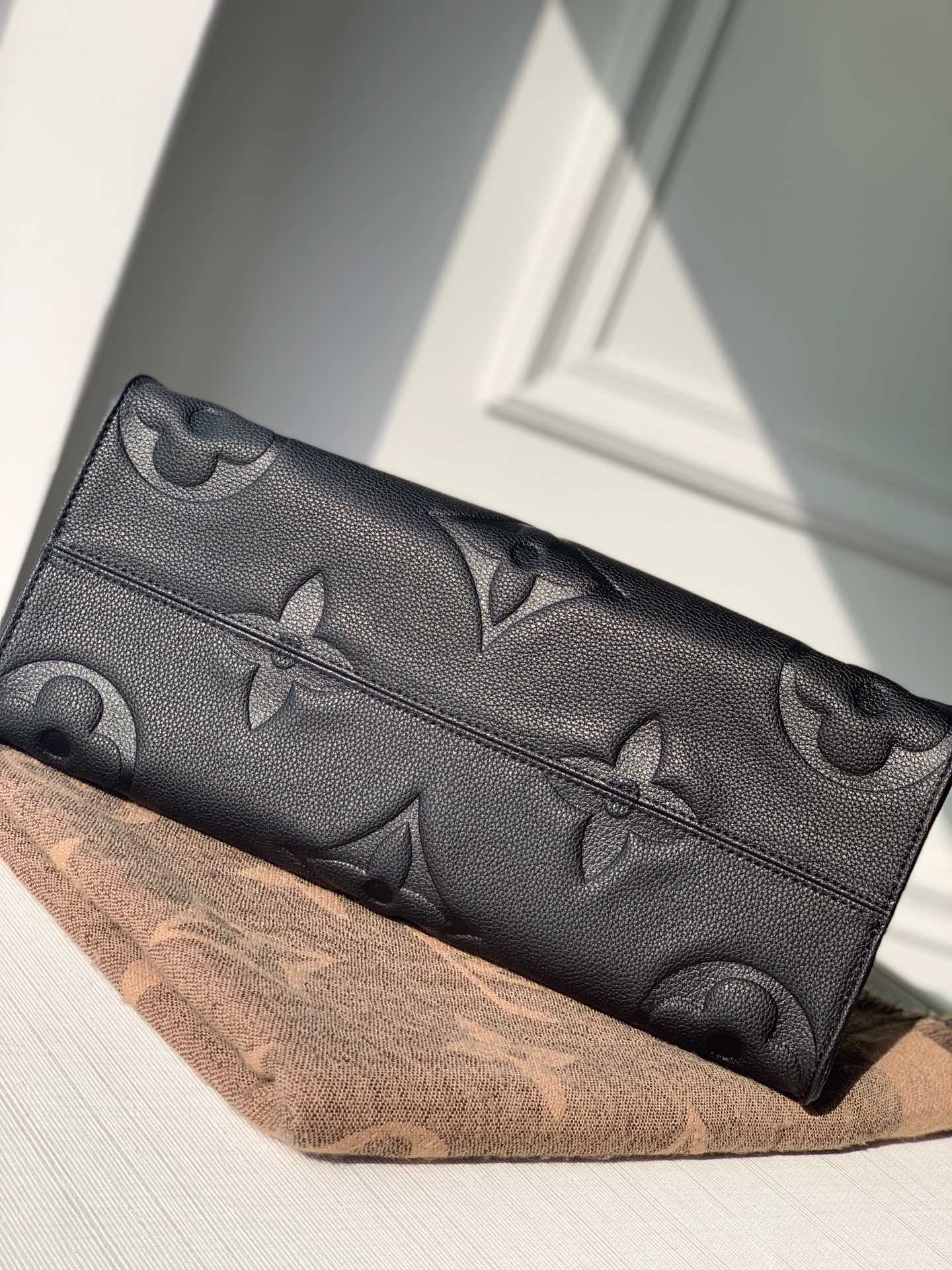 Louis Vuitton Onthego Handbag-35*28*15CM
