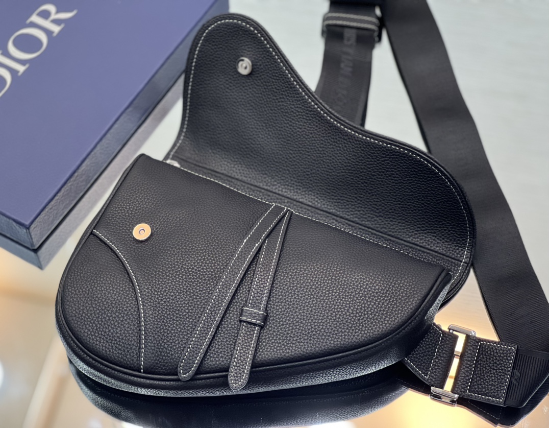Diro Saddle Bag-20 x 28.6 x 5CM Diro Saddle Bag-20 x 28.6 x 5CM