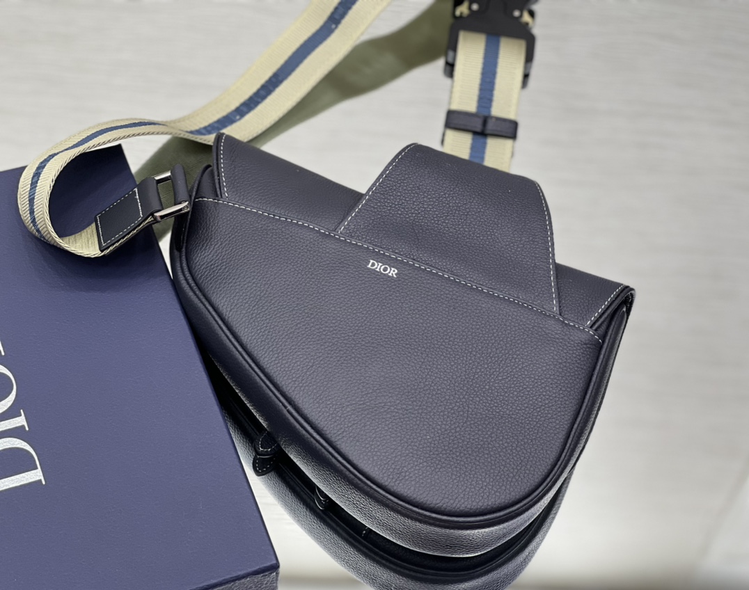 Diro Saddle Bag-20 x 28.6 x 5CM Diro Saddle Bag-20 x 28.6 x 5CM